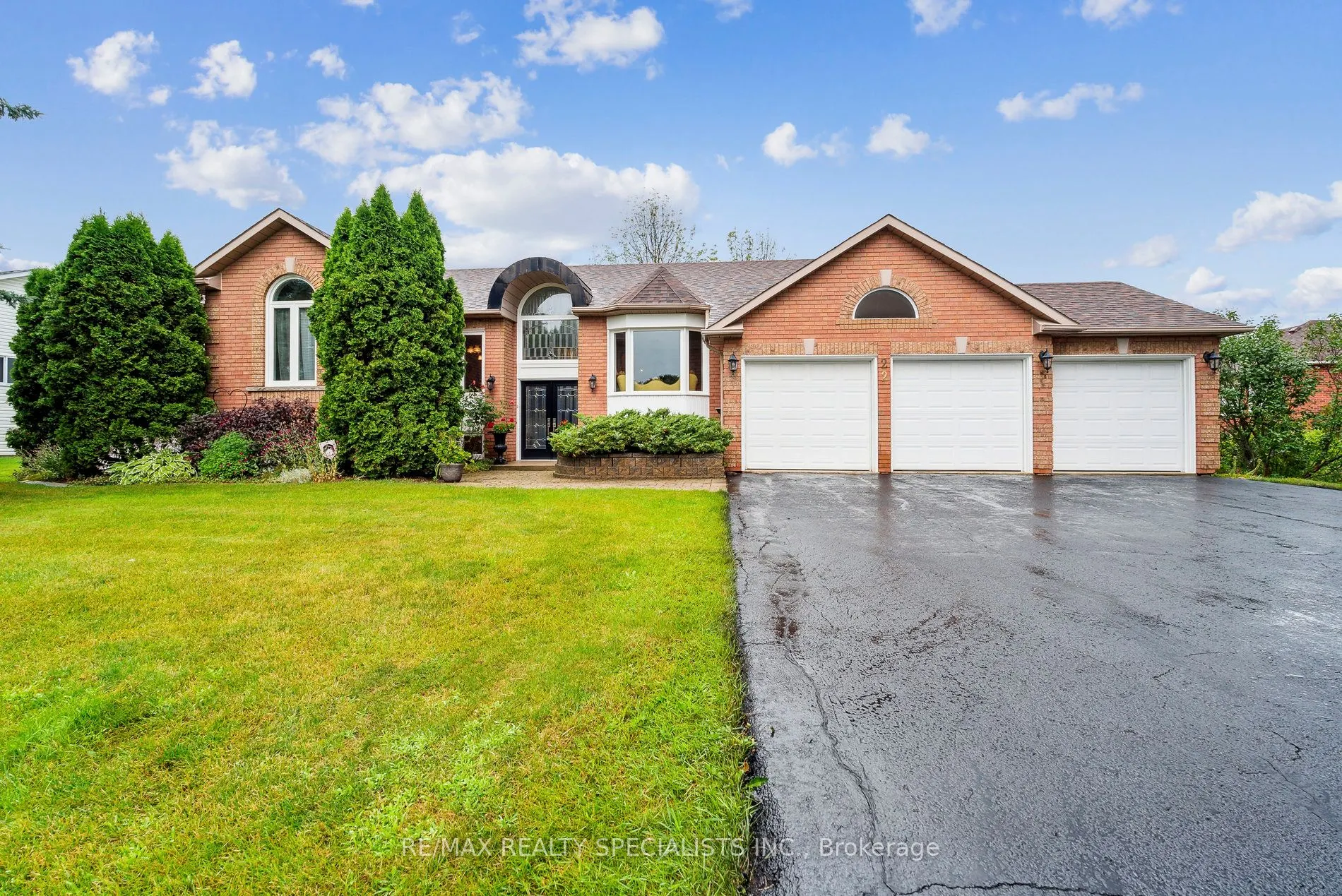 22 Lamont Creek Drive S