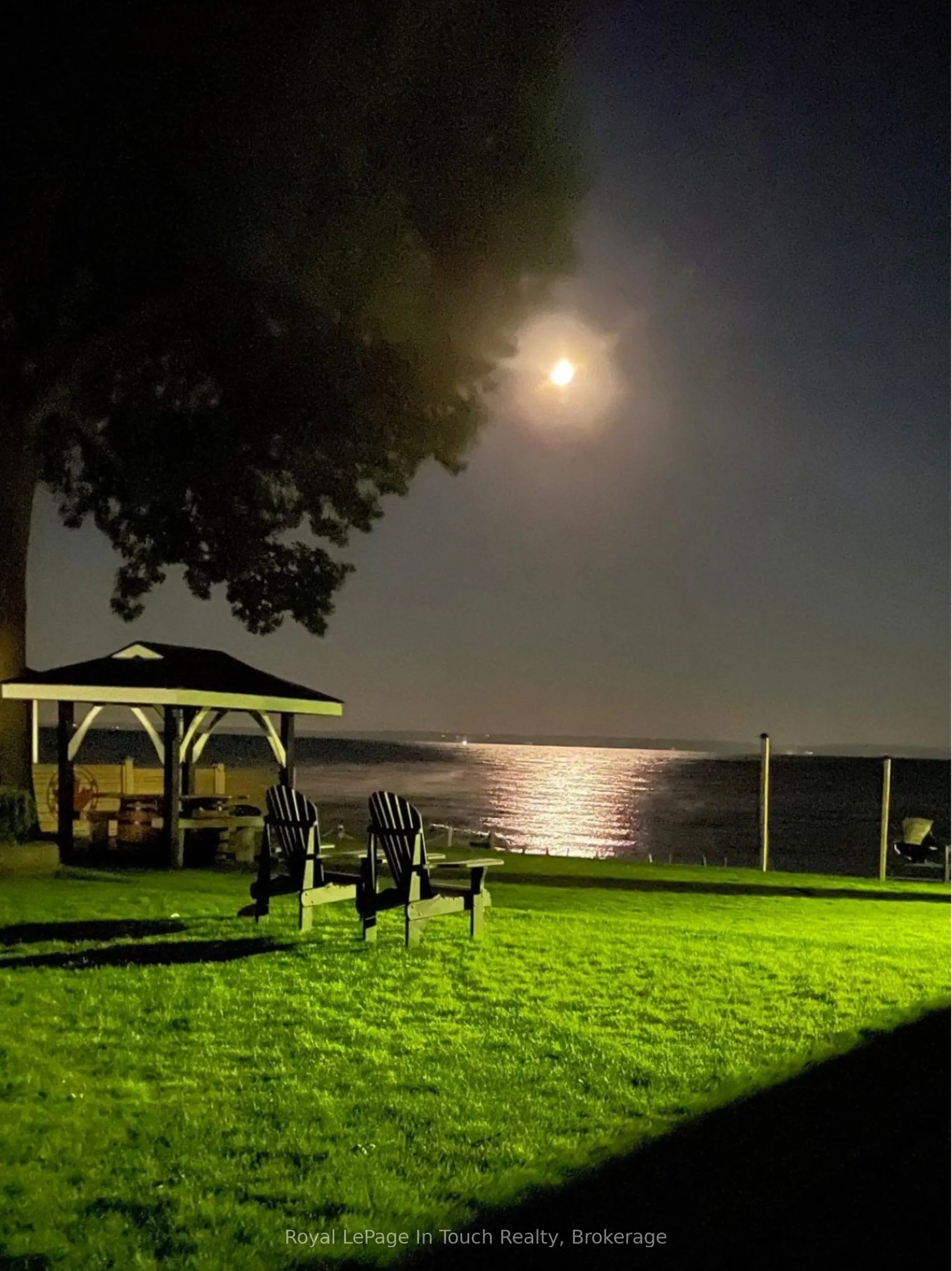 8 TINY BEACHES Road S