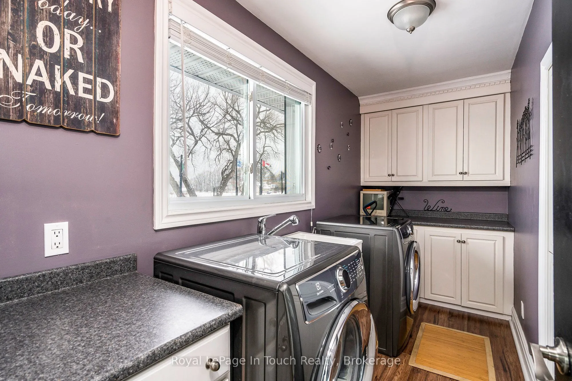 8 TINY BEACHES Road S