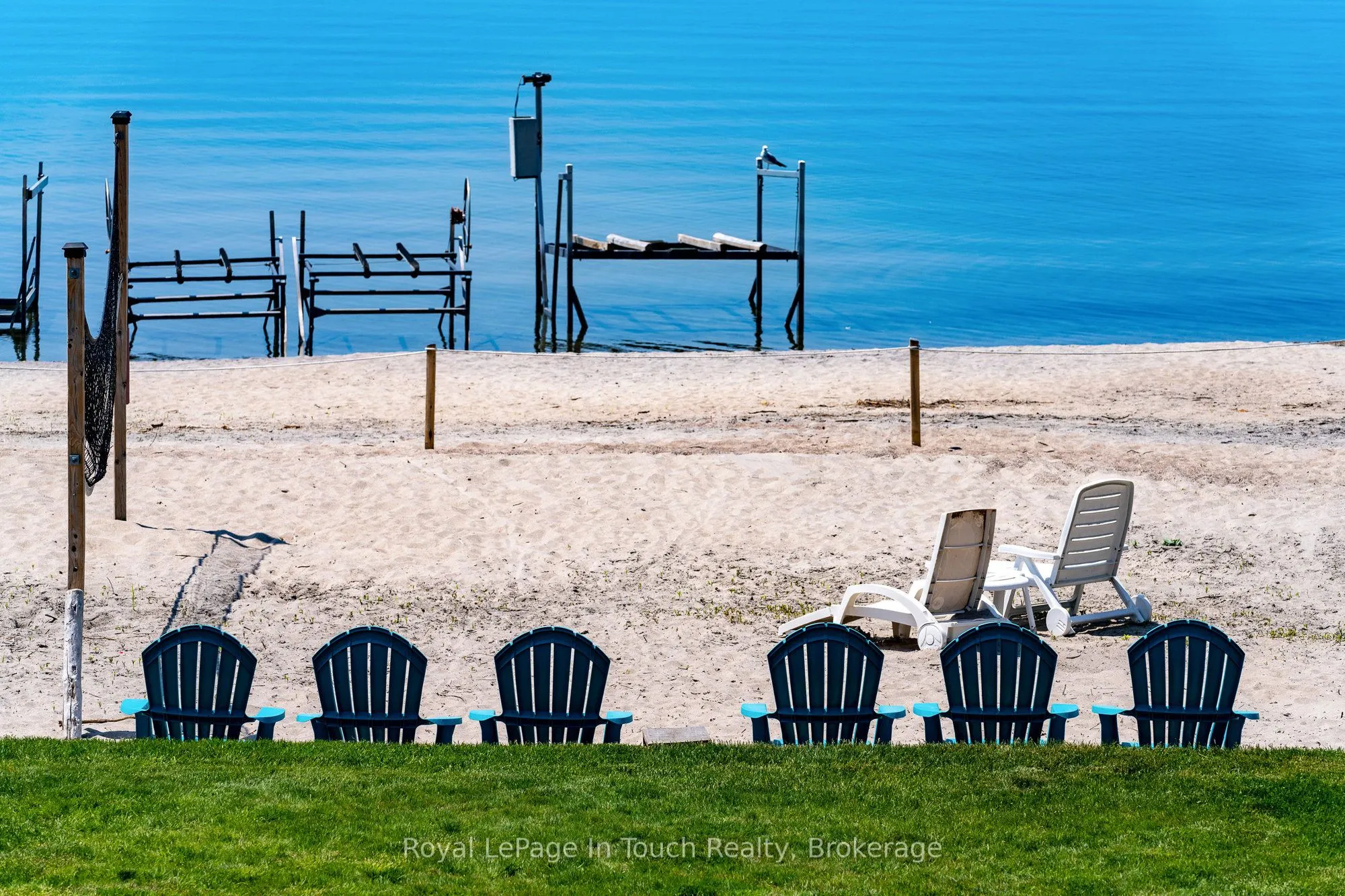 8 TINY BEACHES Road S