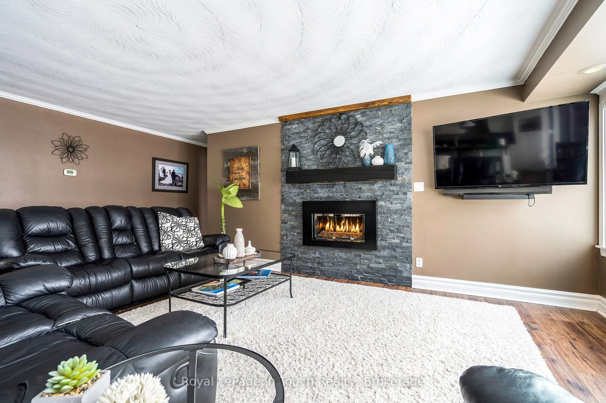 8 TINY BEACHES Road S