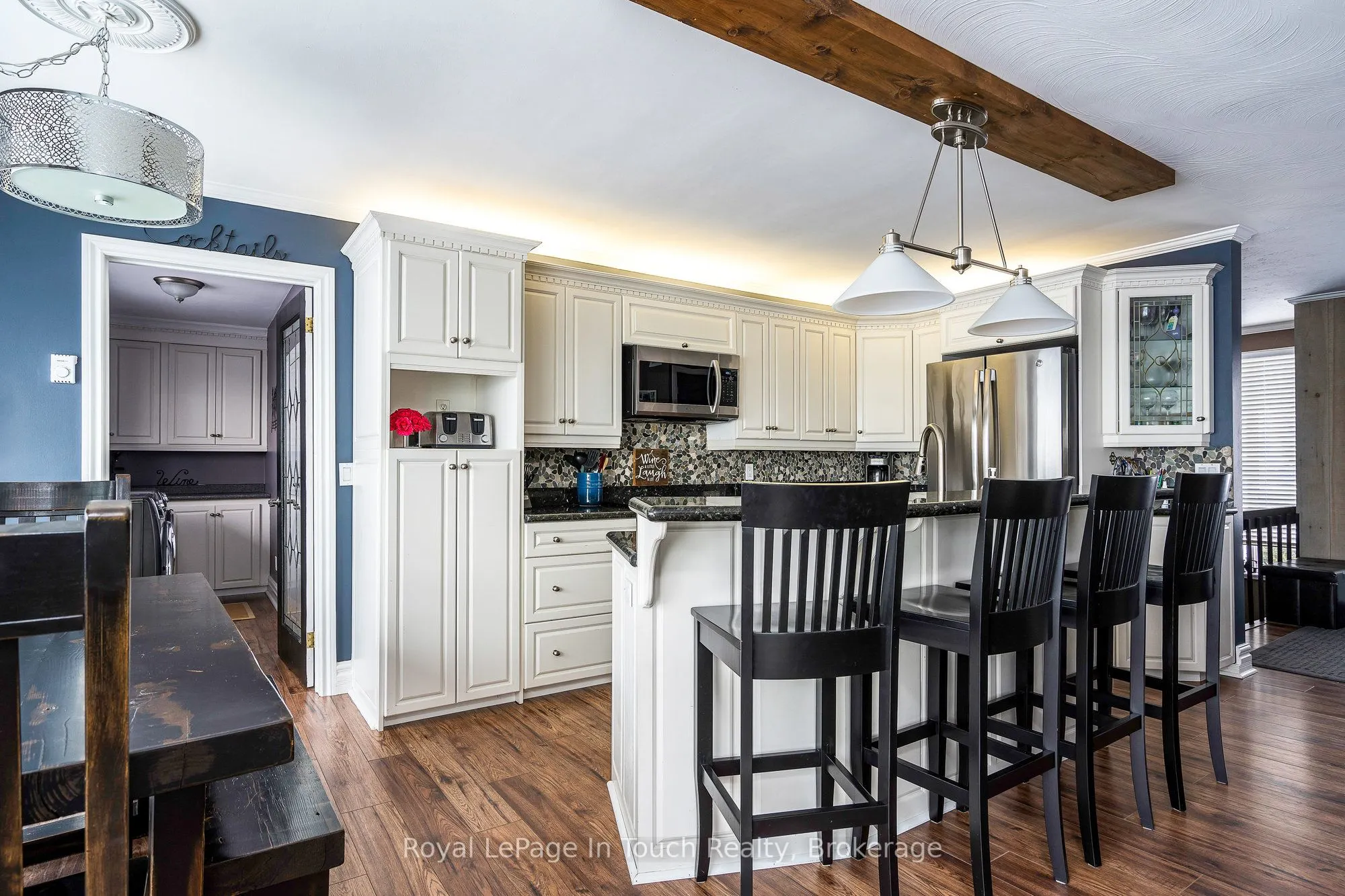 8 TINY BEACHES Road S