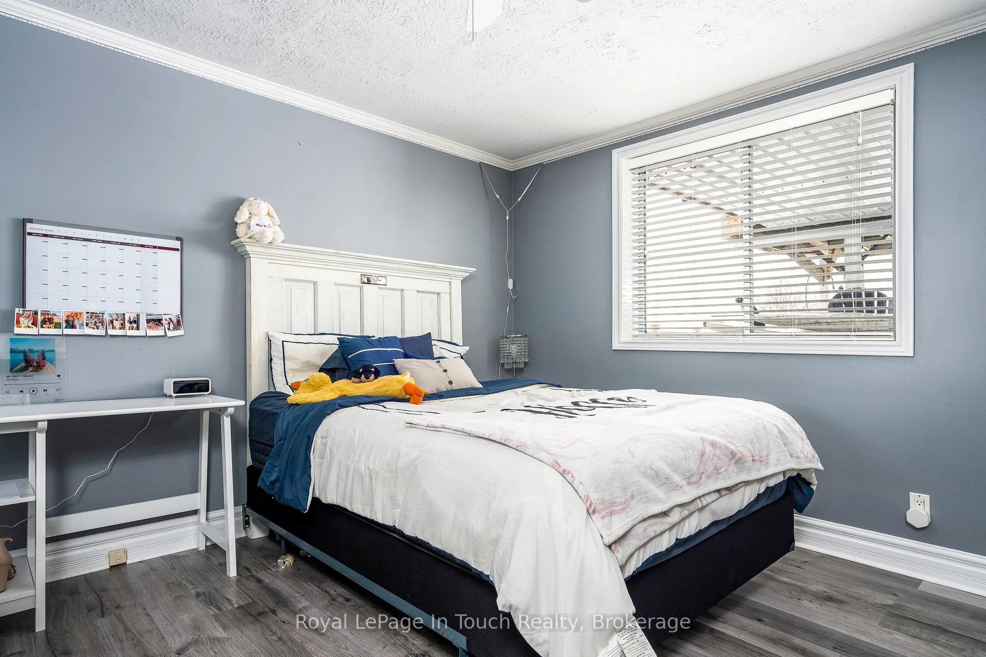 8 TINY BEACHES Road S