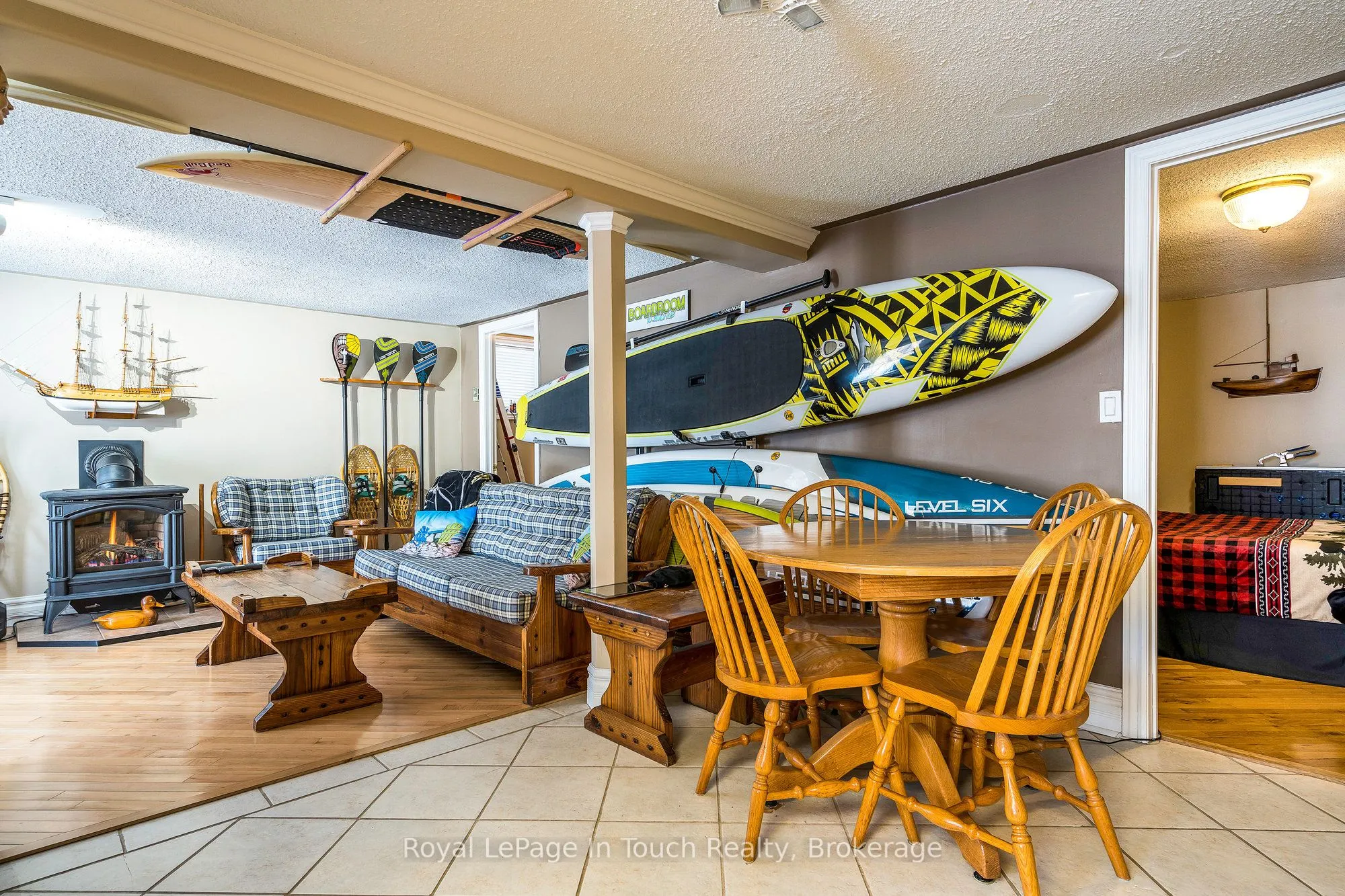 8 TINY BEACHES Road S