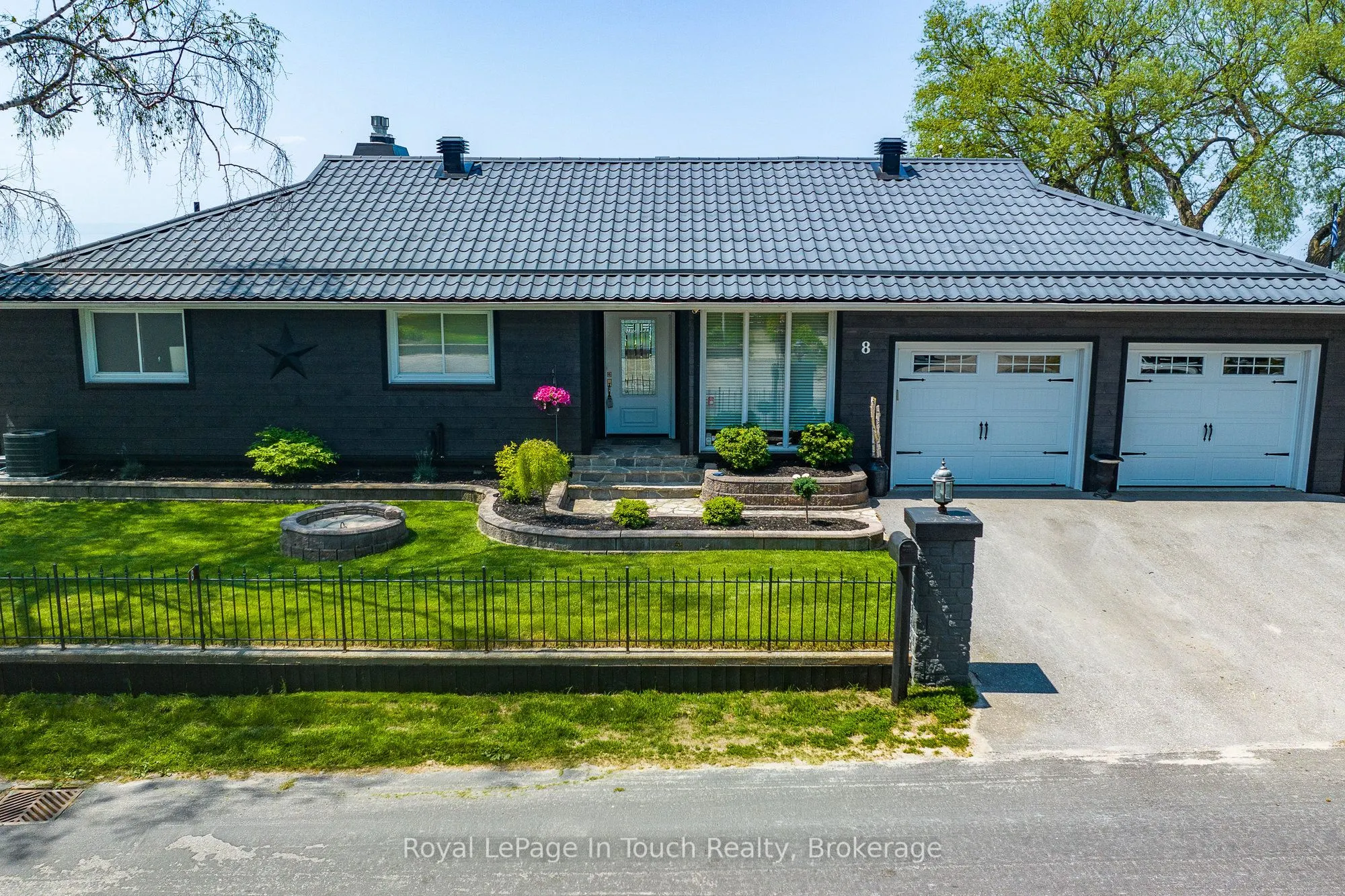 8 TINY BEACHES Road S