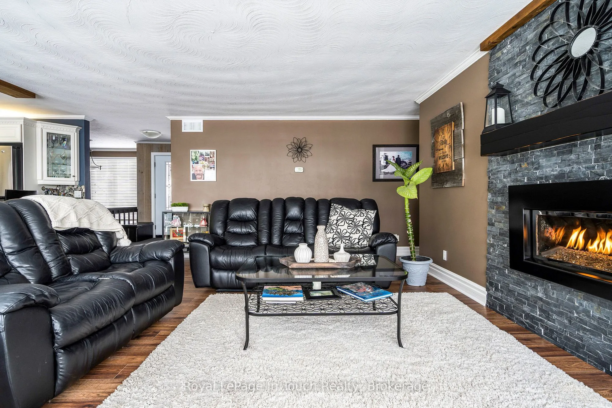 8 TINY BEACHES Road S