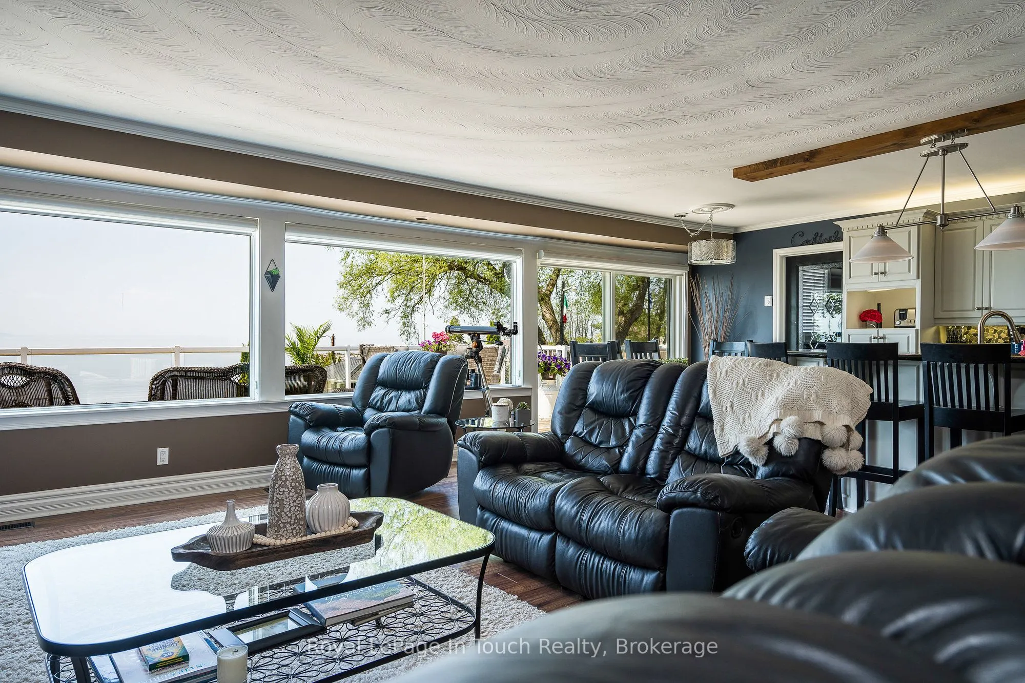 8 TINY BEACHES Road S