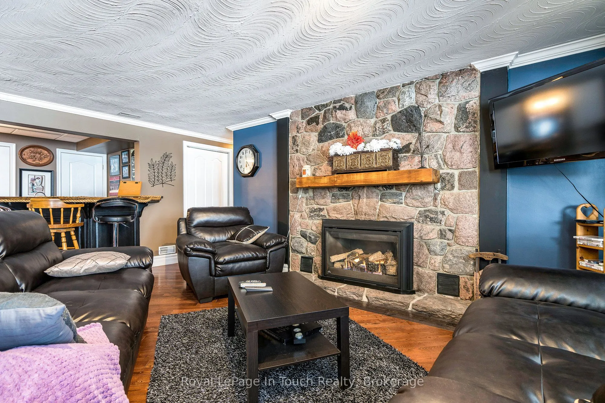 8 TINY BEACHES Road S