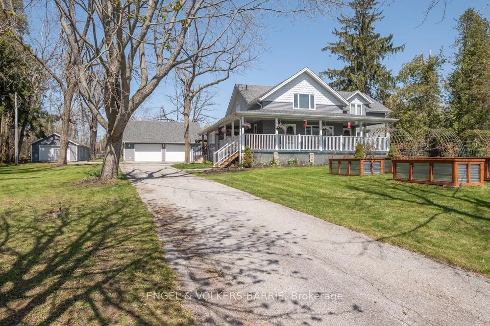 112 Lakeshore Road W