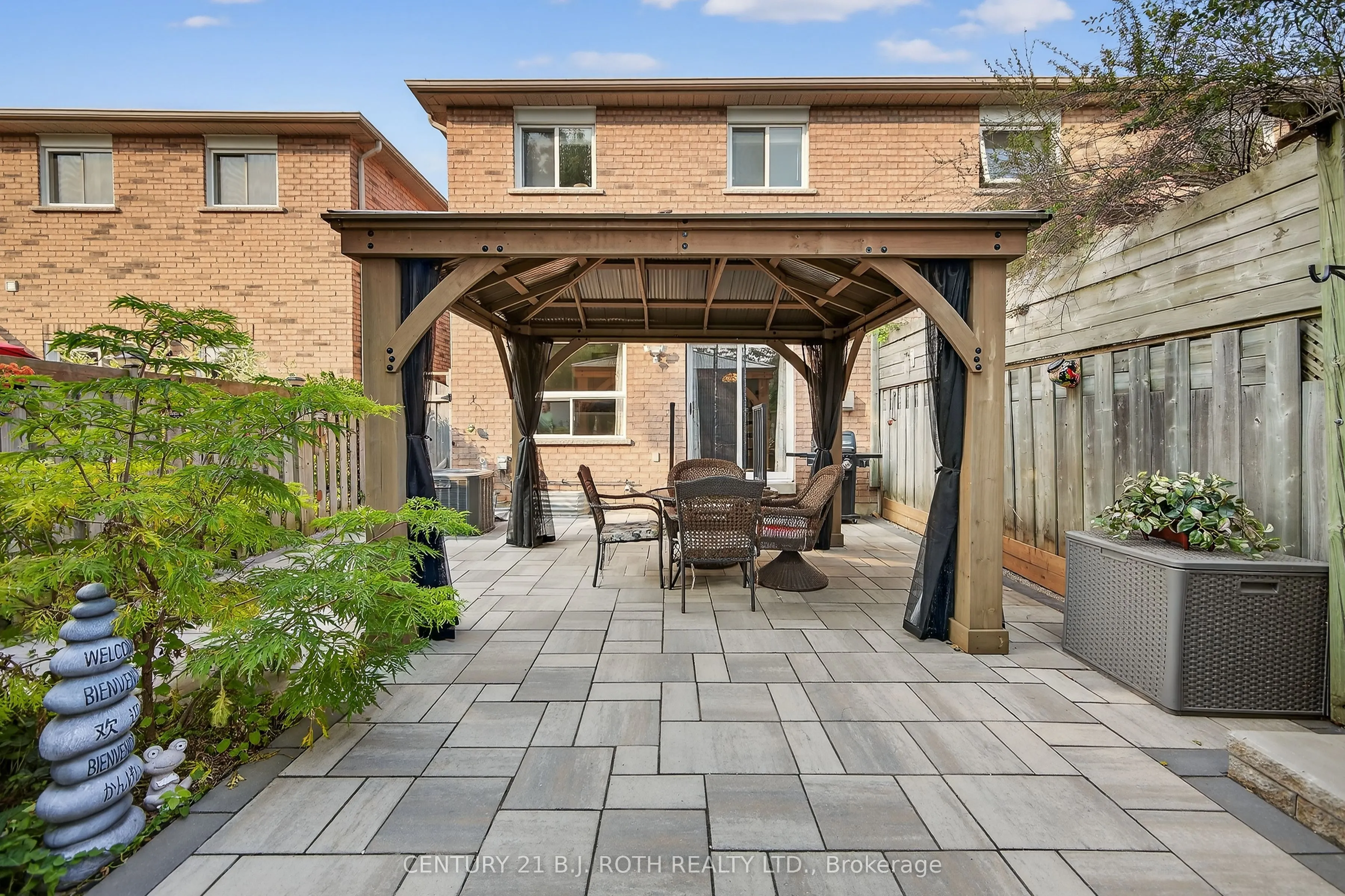 80 BRUCE Crescent