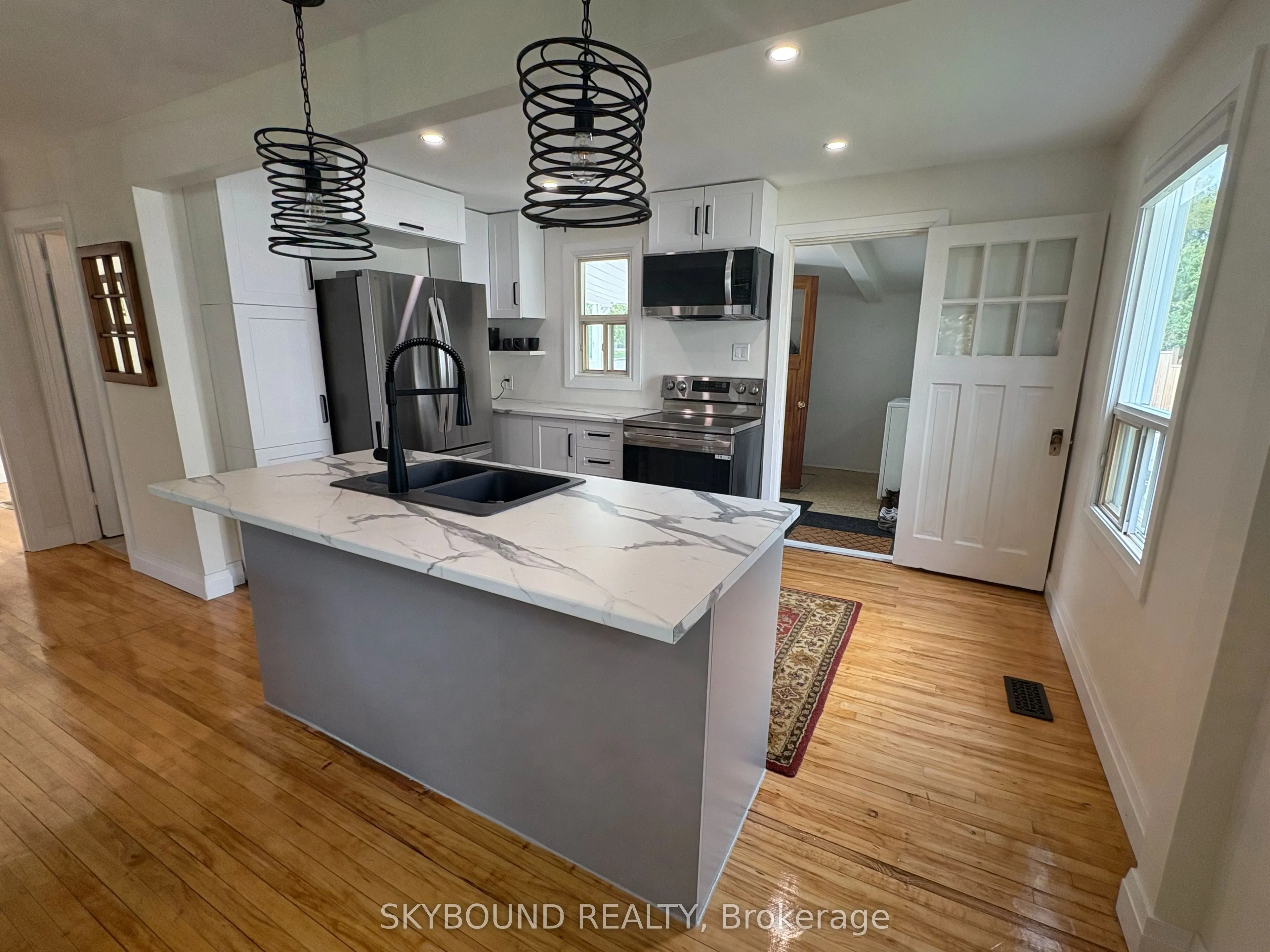 139 Memorial Avenue Avenue