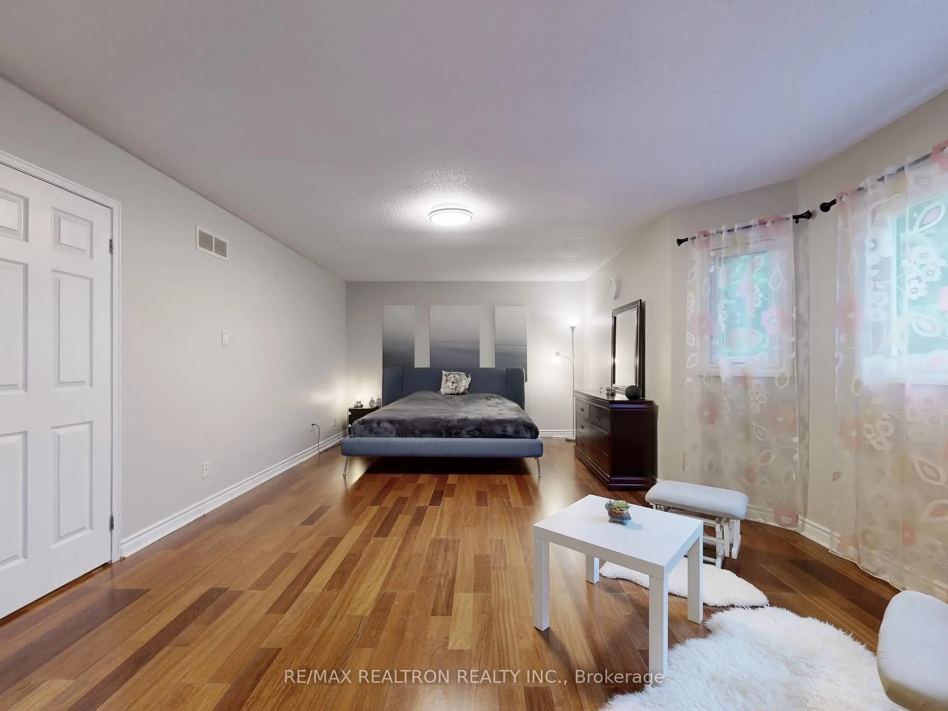 27 Moore Place, #Main & 2nd Flr