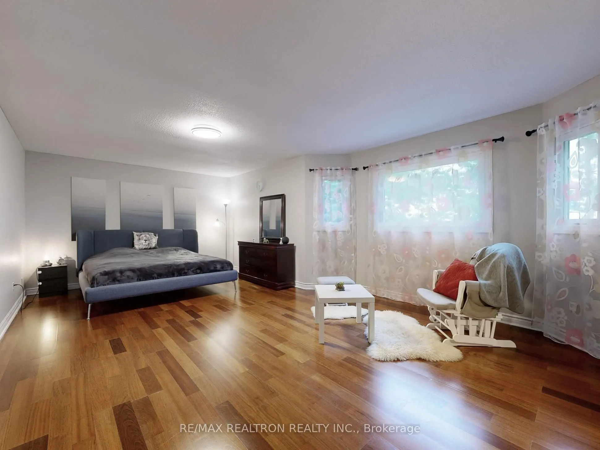 27 Moore Place, #Main & 2nd Flr