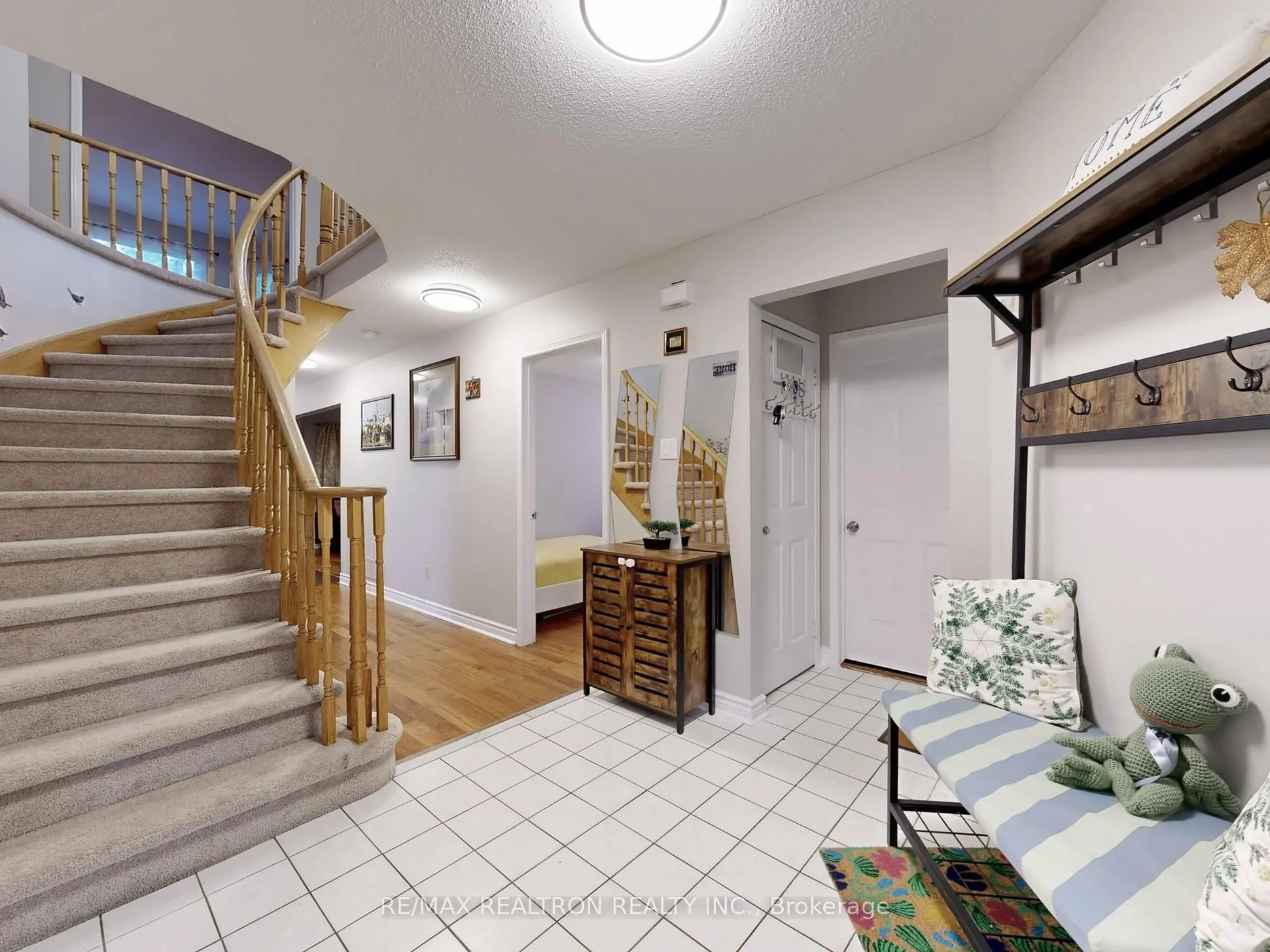 27 Moore Place, #Main & 2nd Flr