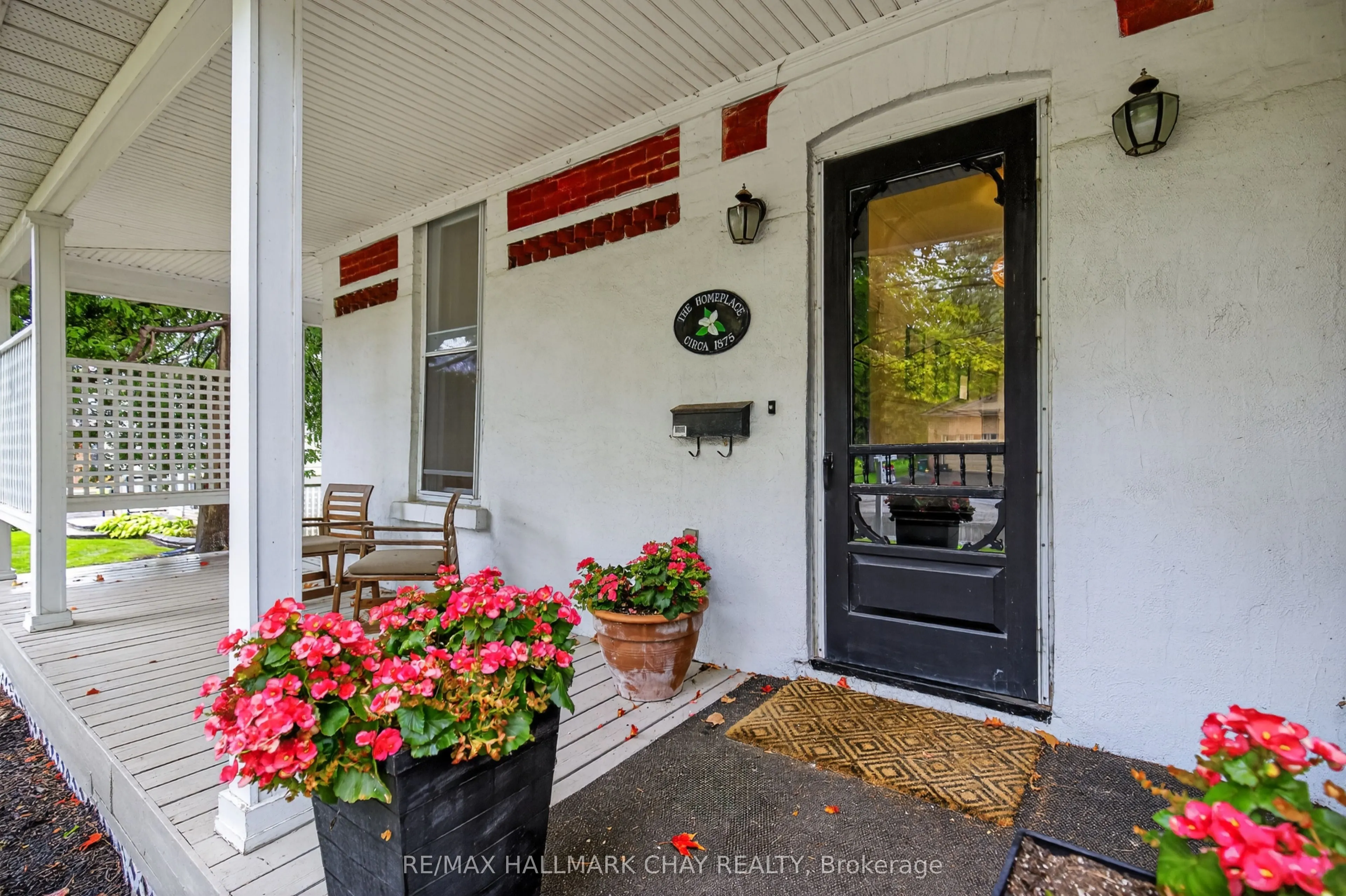 400 Peter Street N