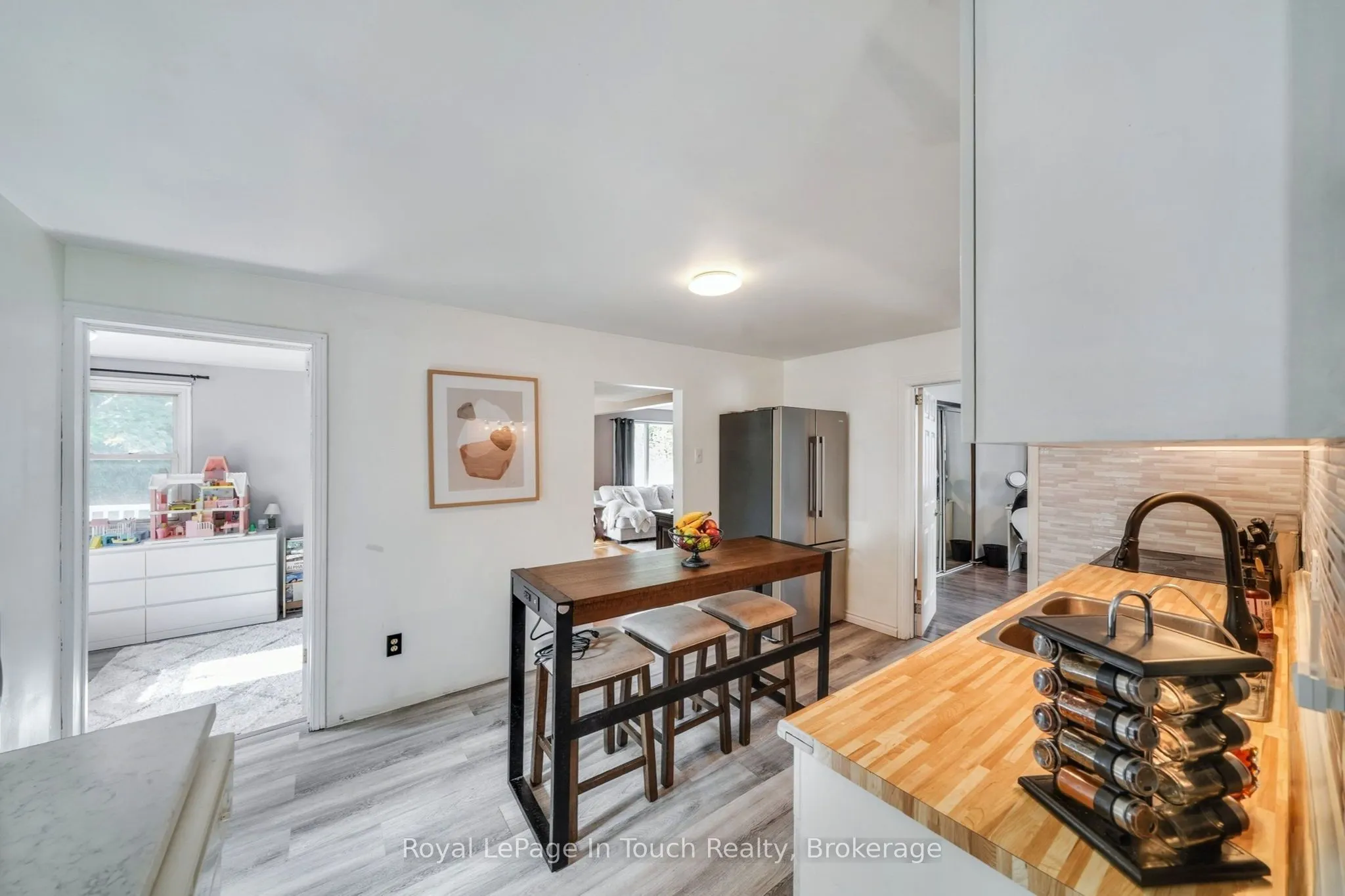 116 Robert Street E
