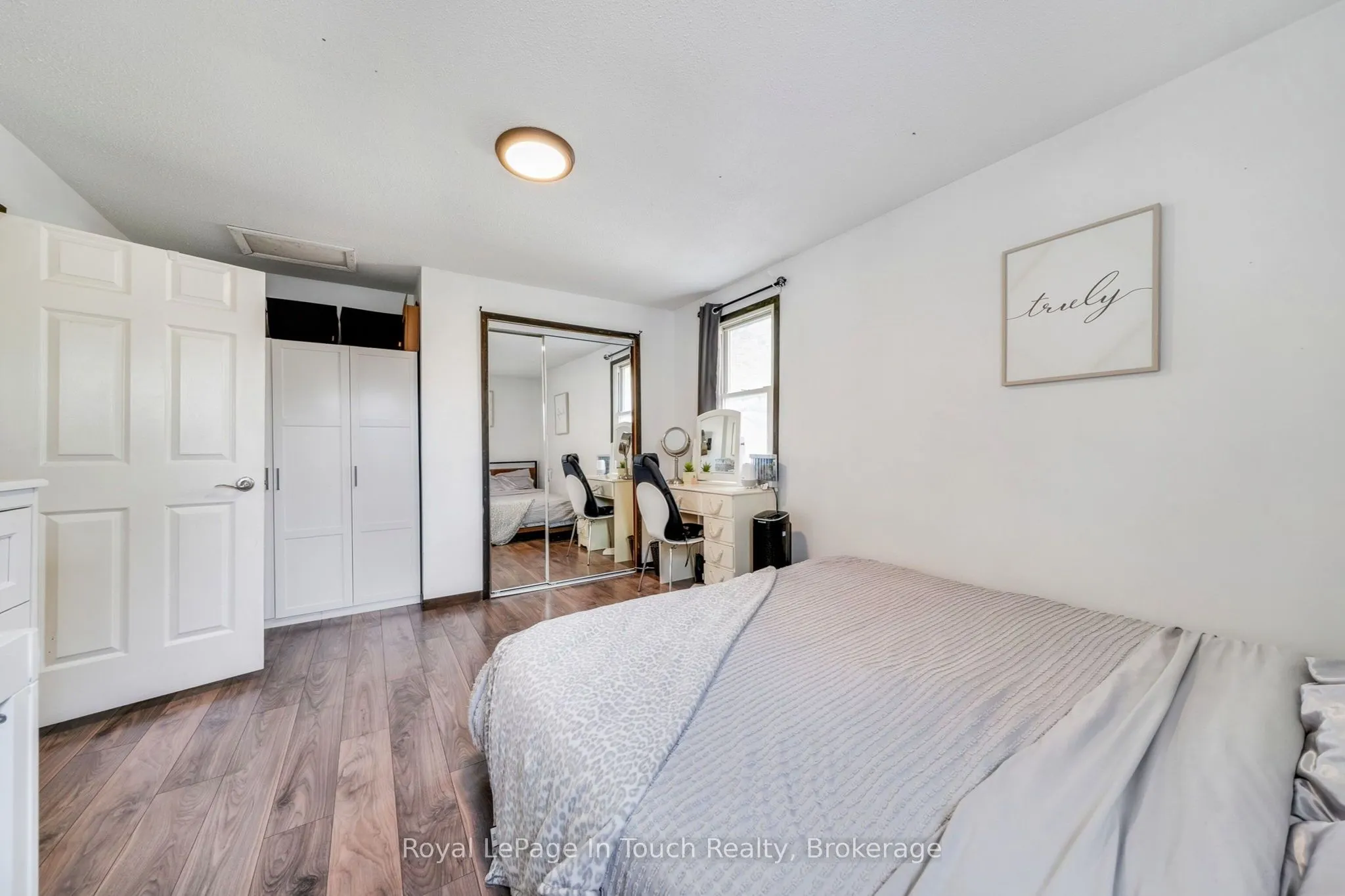 116 Robert Street E