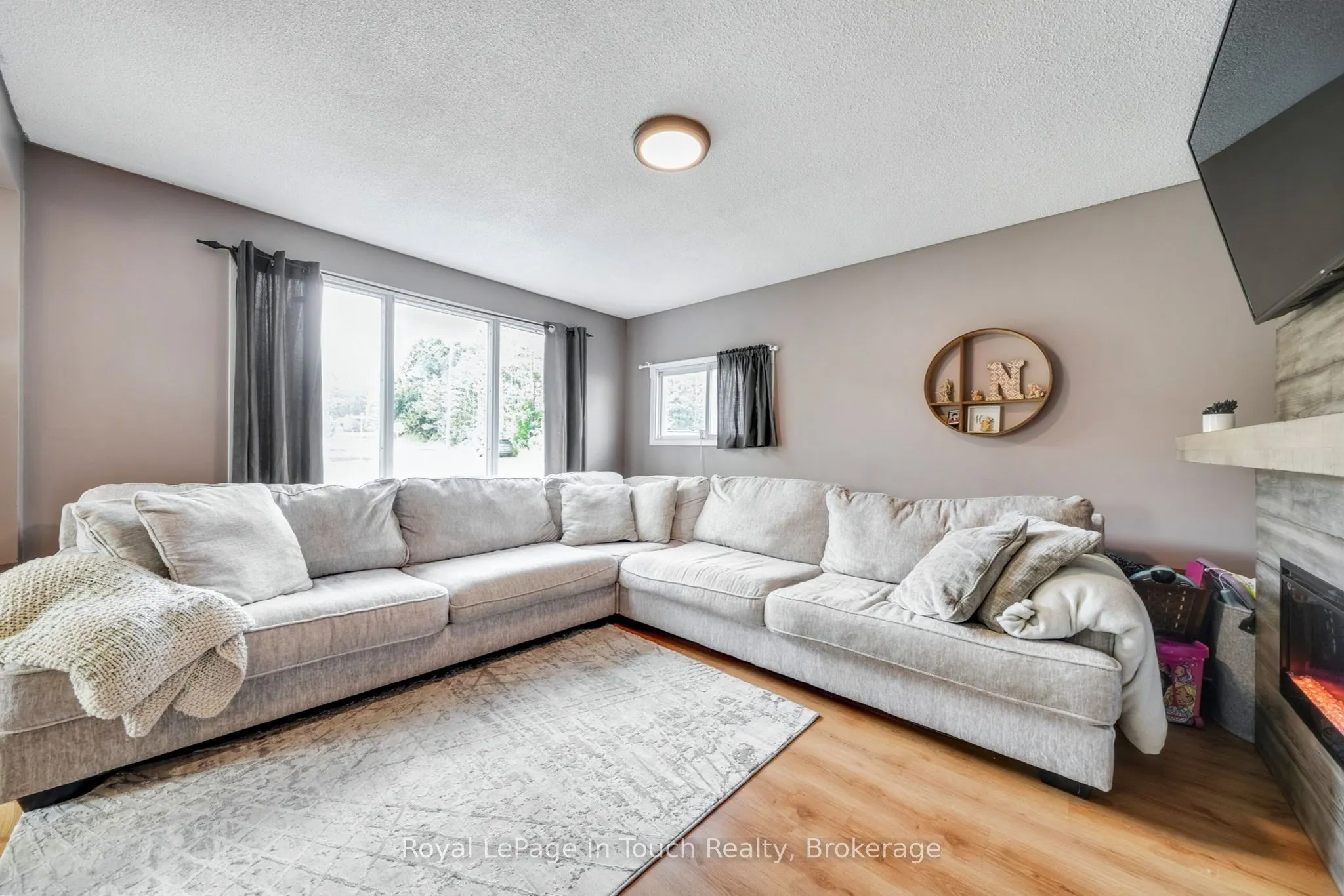 116 Robert Street E