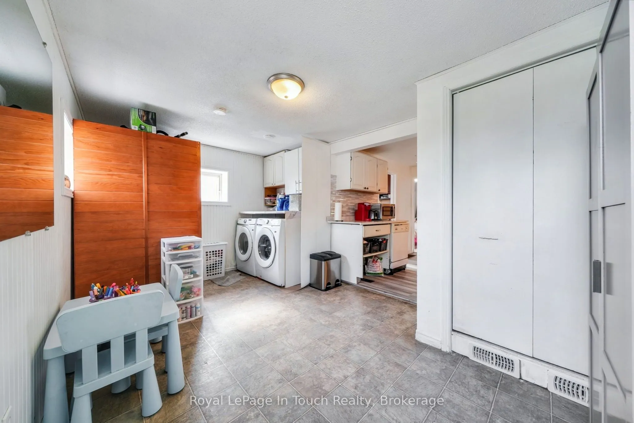 116 Robert Street E
