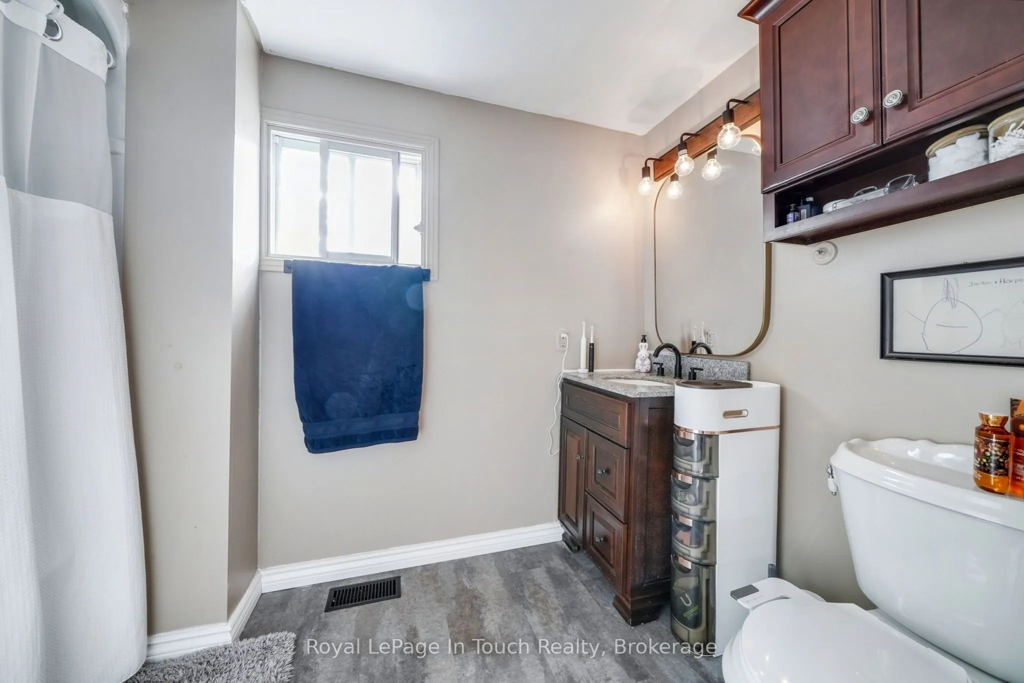 116 Robert Street E