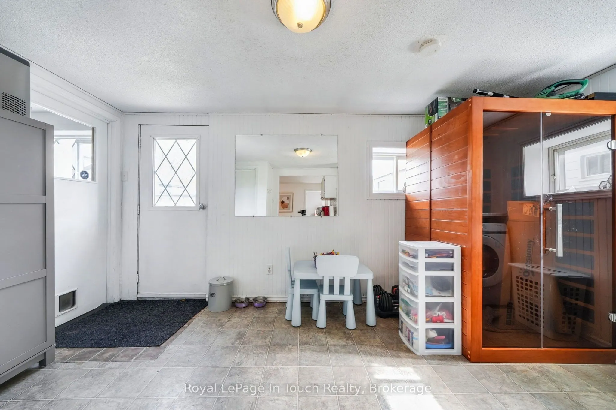 116 Robert Street E