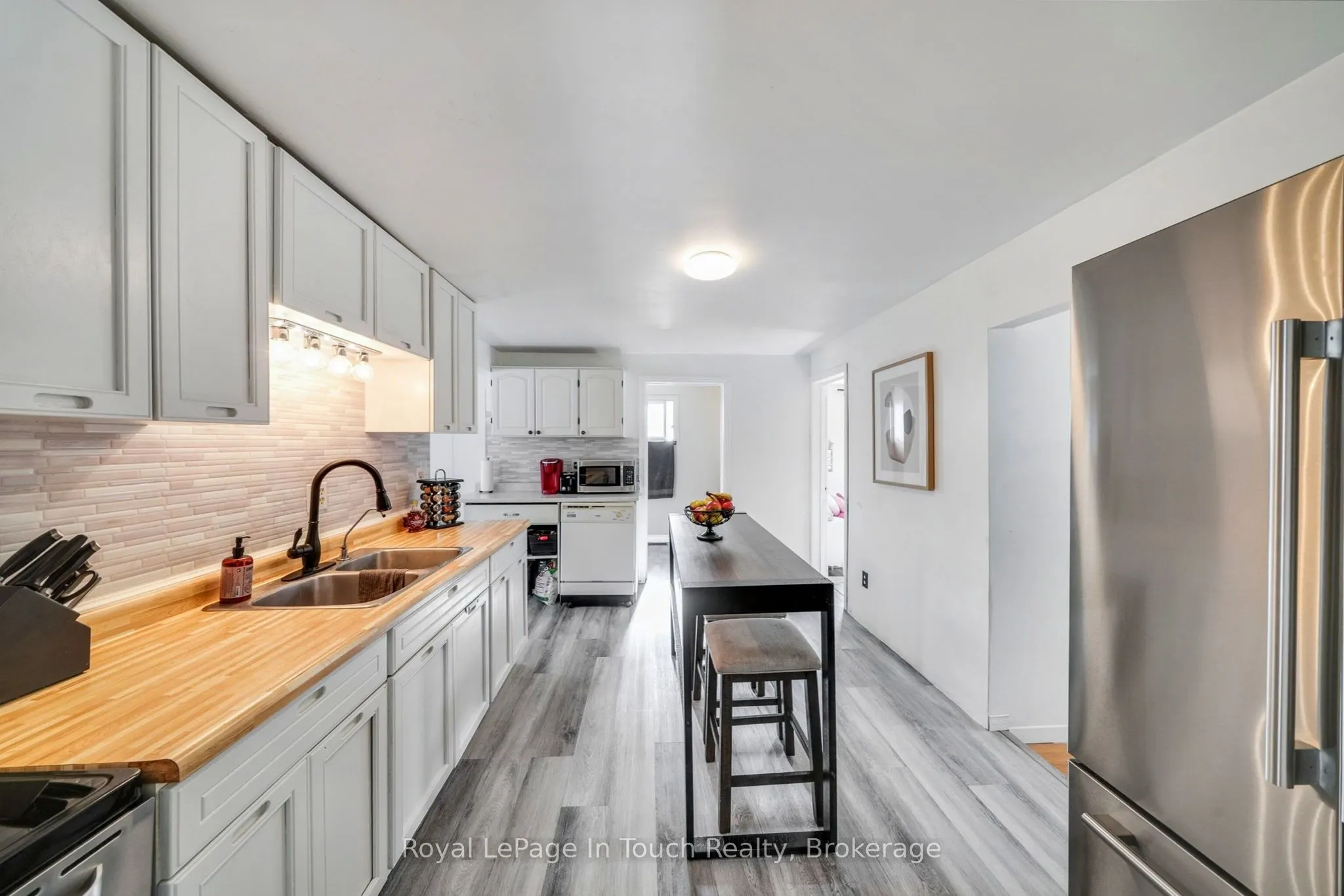 116 Robert Street E