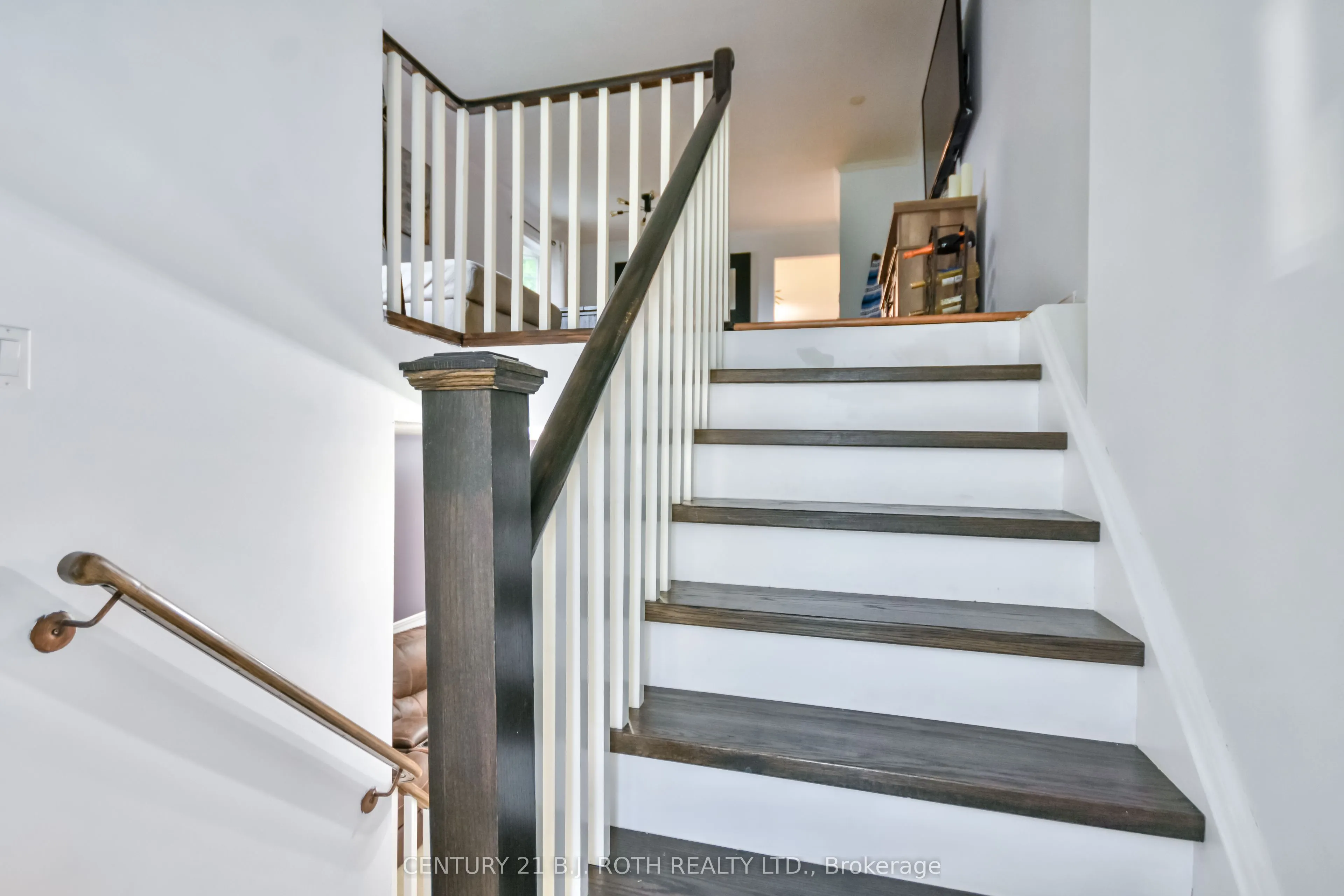 56 Monique Crescent