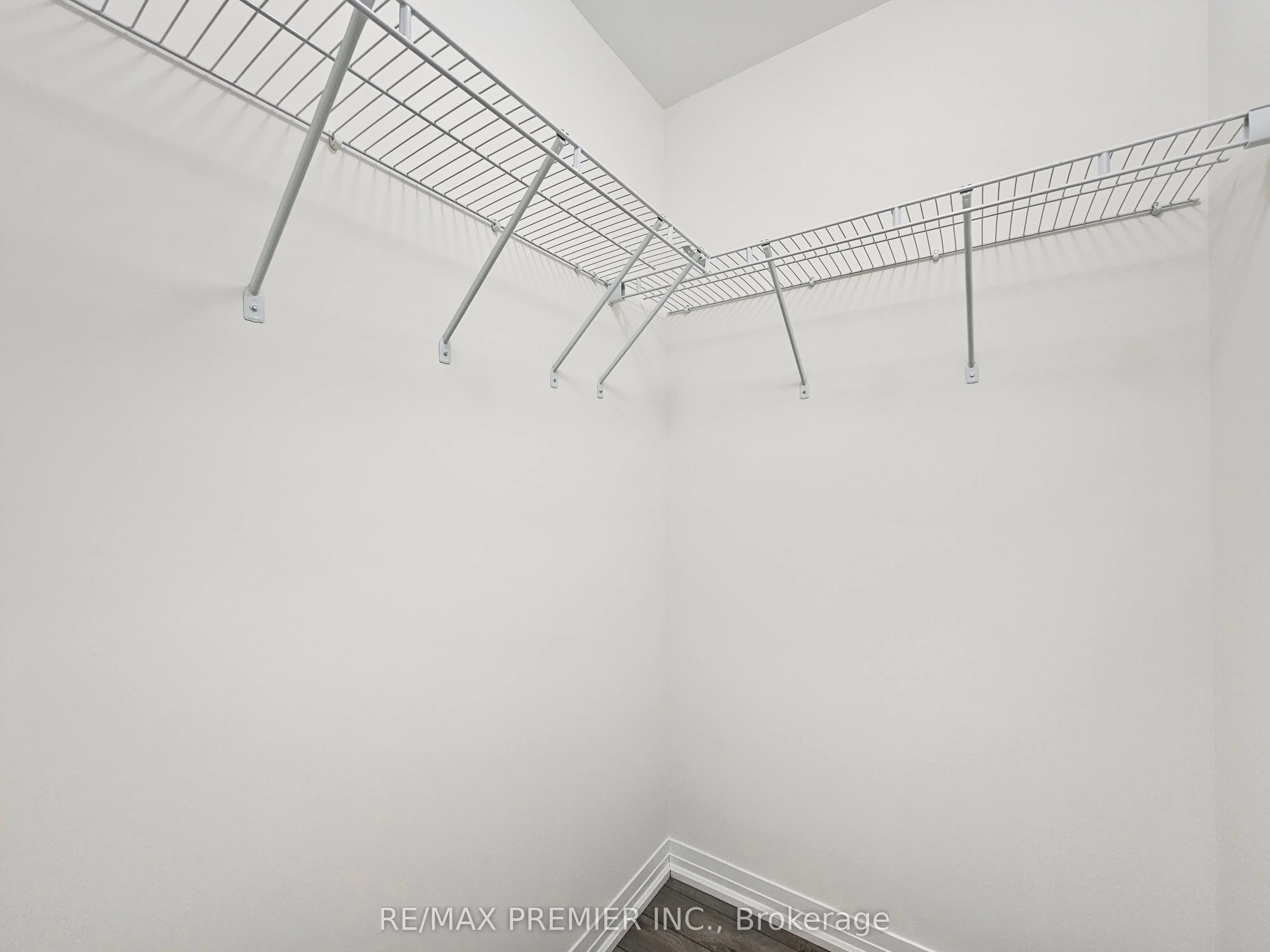 142 Turnberry Lane