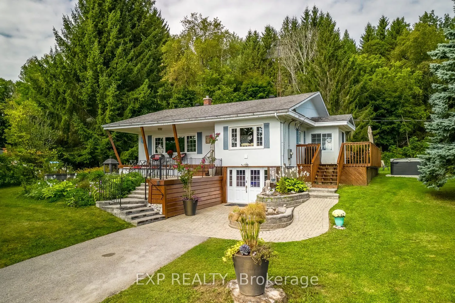 304 Champlain Road