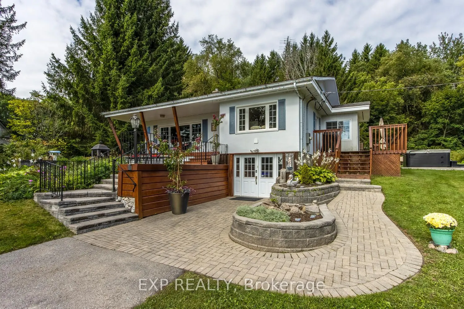 304 Champlain Road