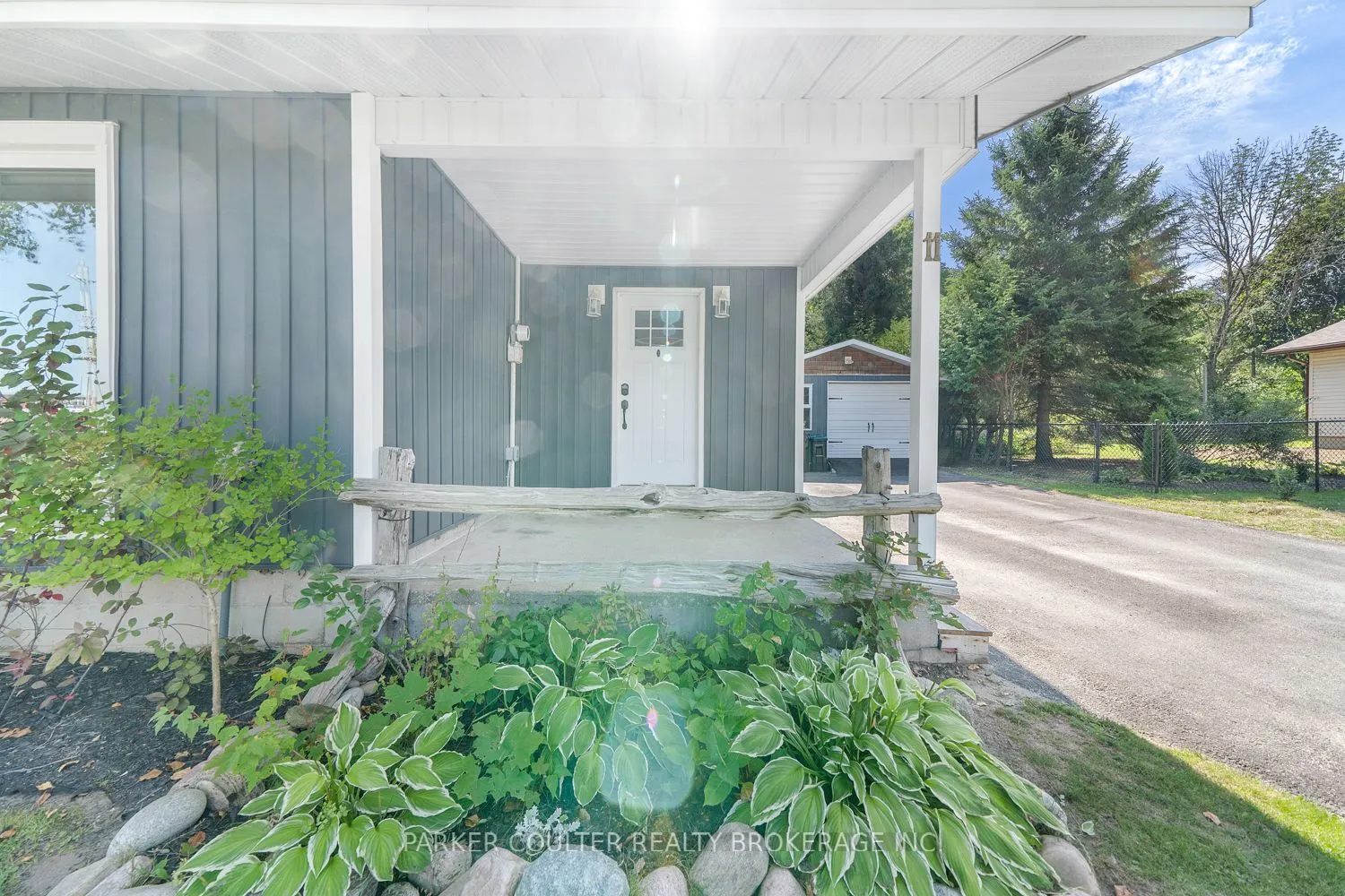 11 Albert Street E