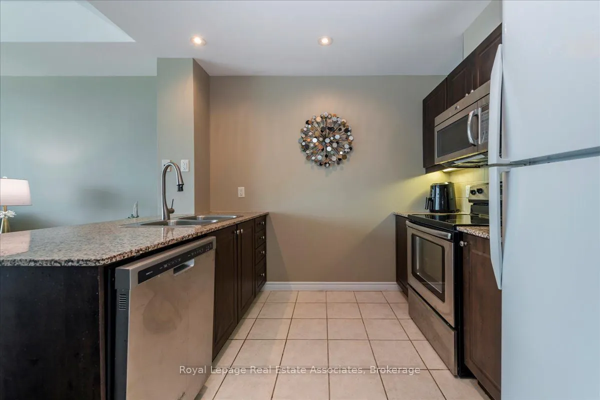 37 Ellen Street, #811