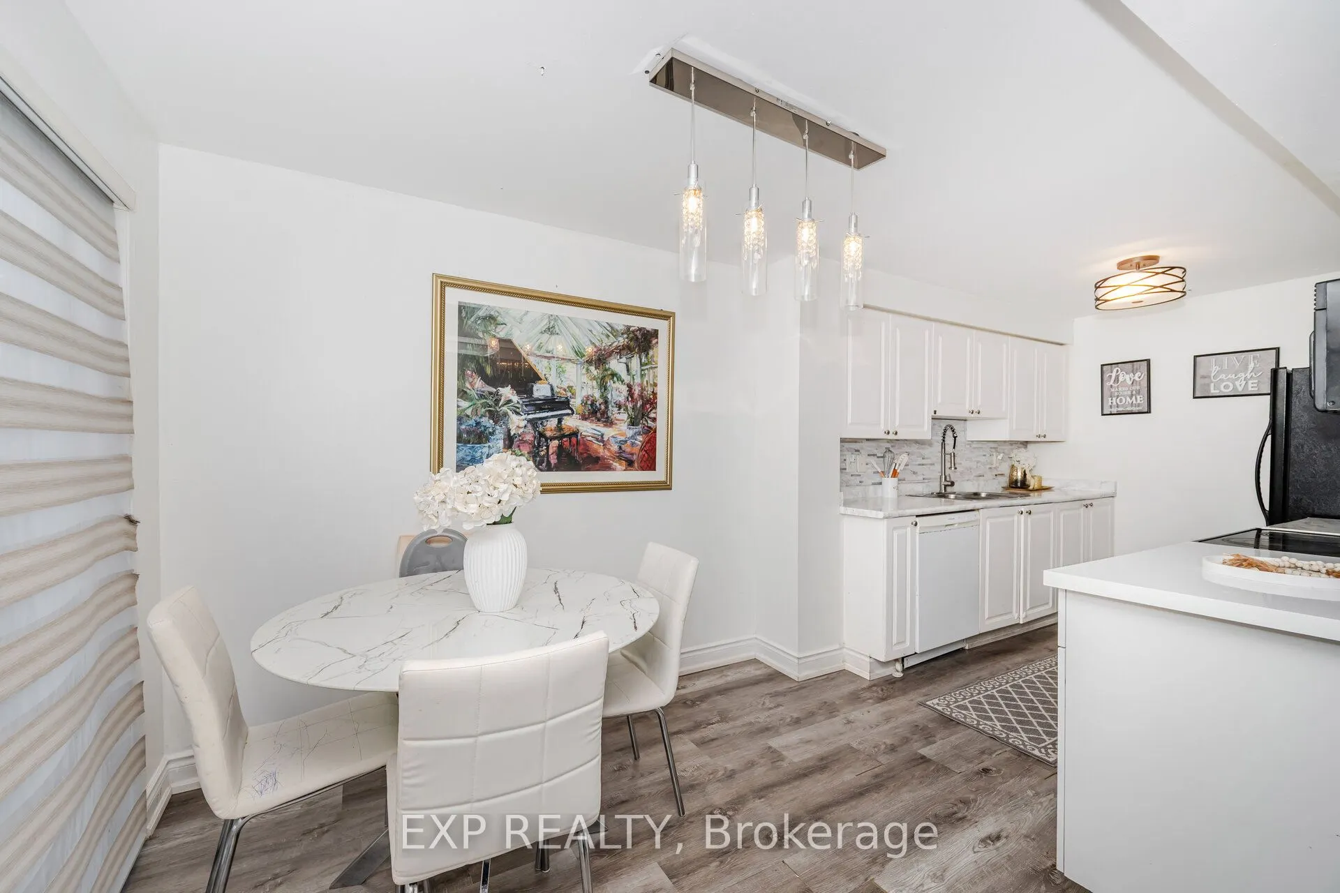 145 Courtney Crescent
