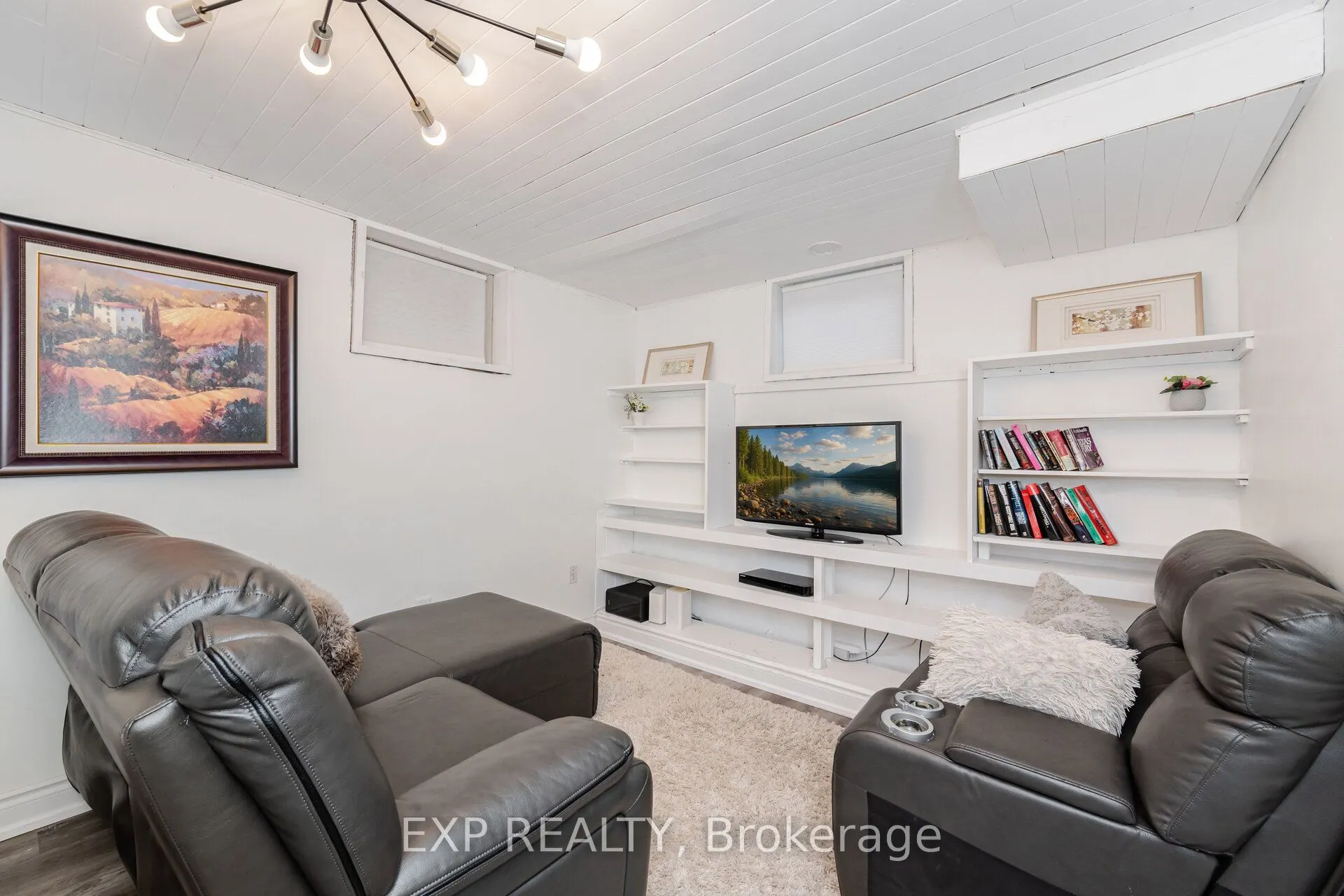 145 Courtney Crescent