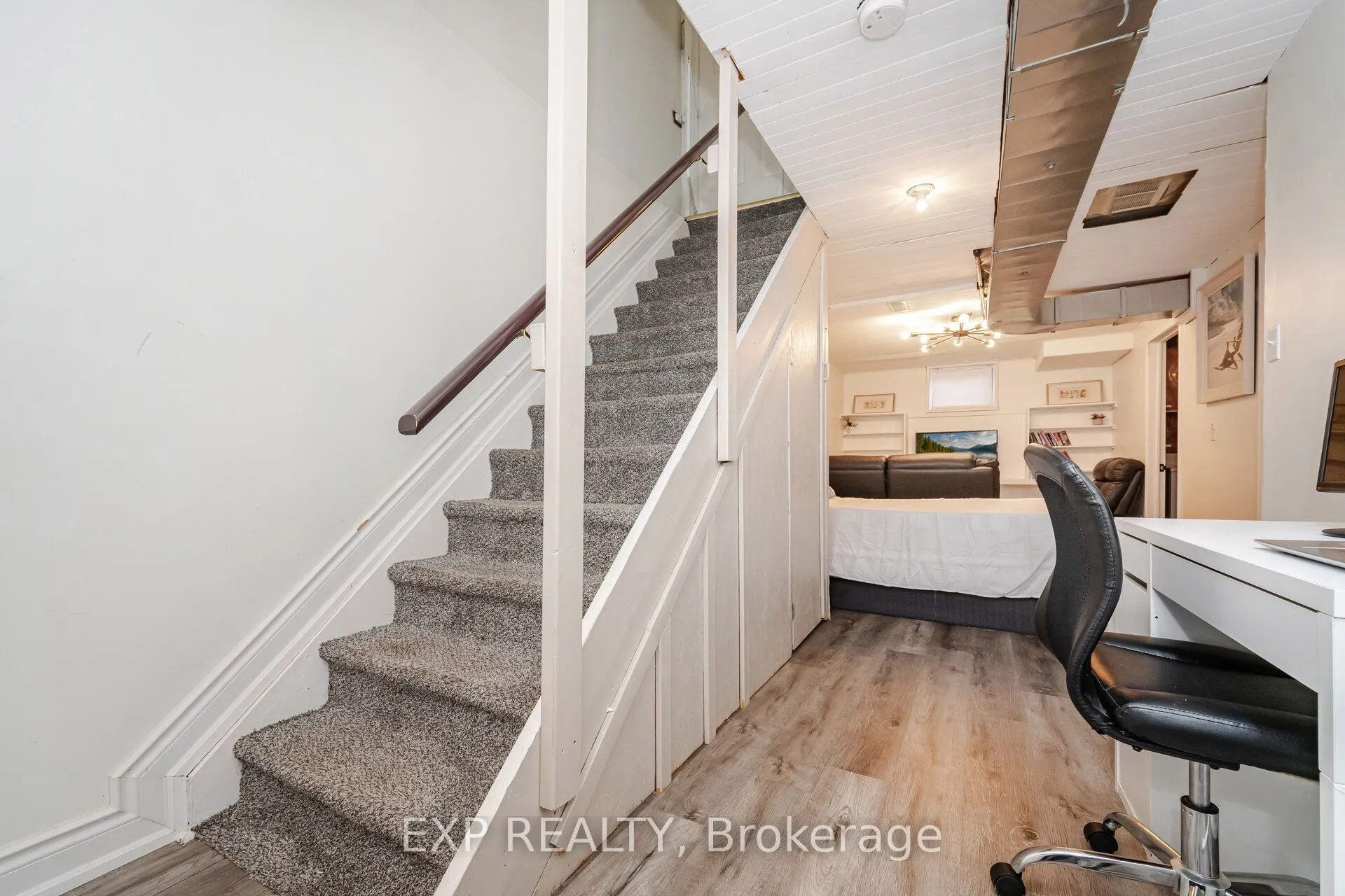 145 Courtney Crescent