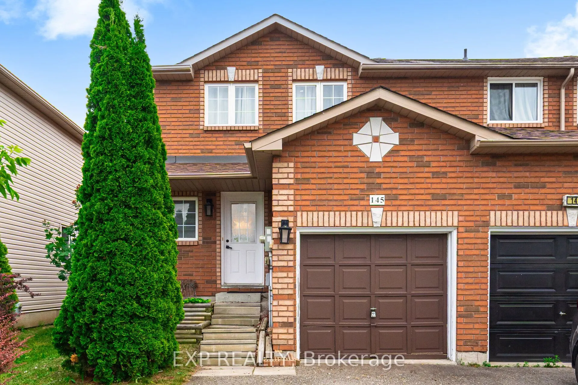 145 Courtney Crescent