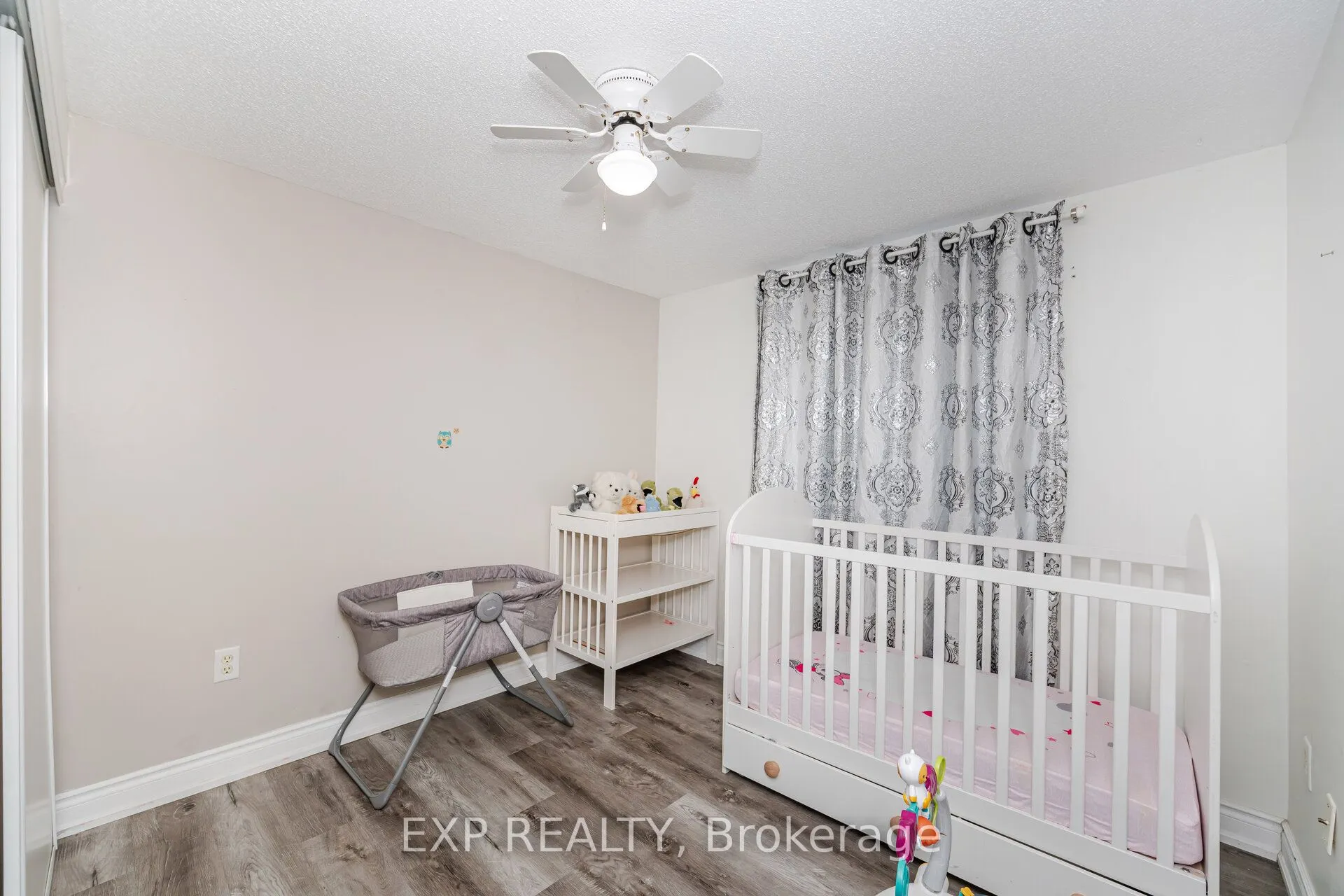 145 Courtney Crescent