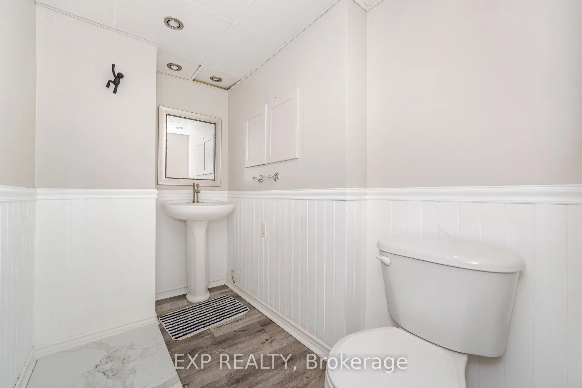 145 Courtney Crescent