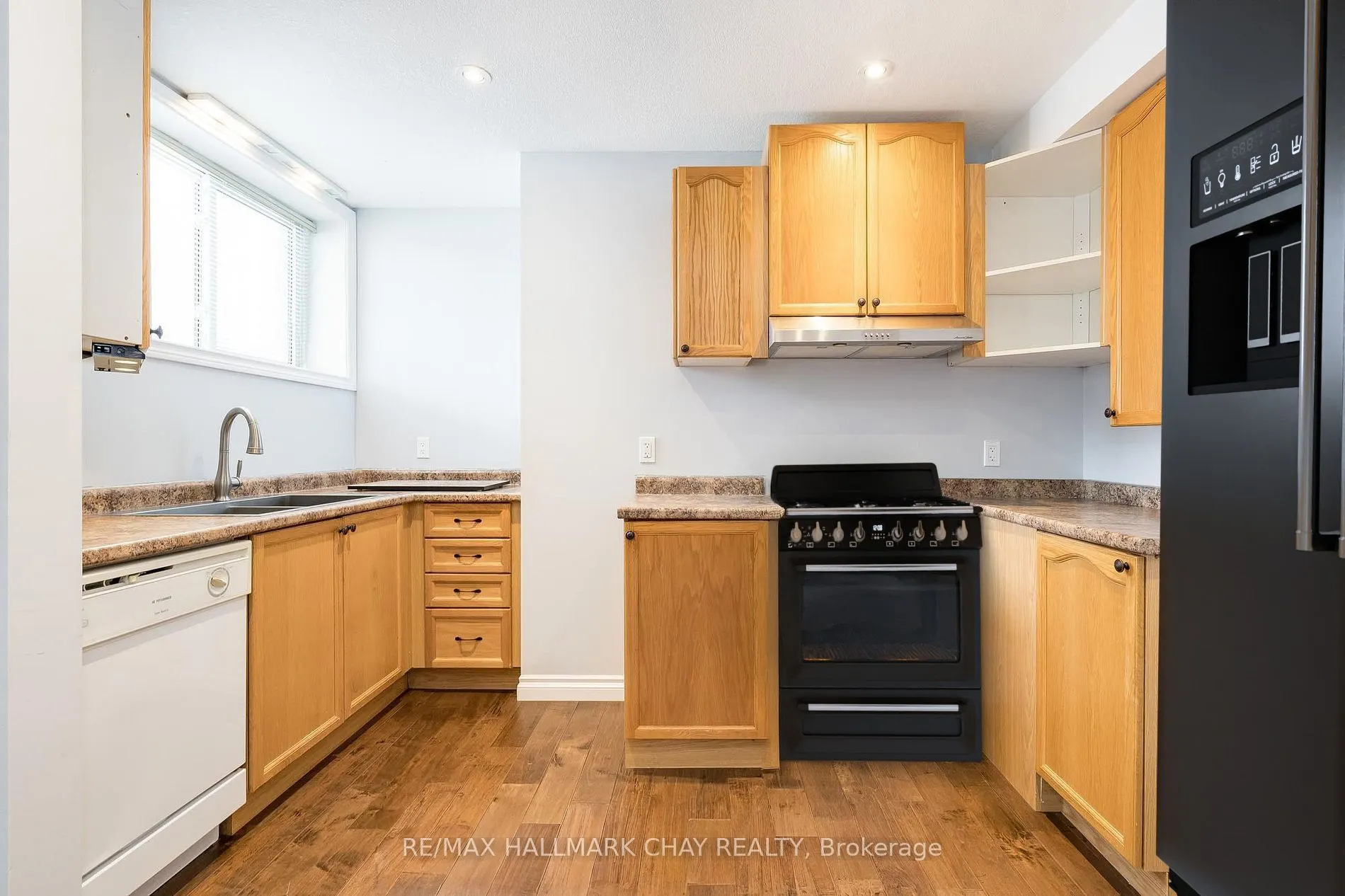 34 Paddy Dunn's Circle, #Lower