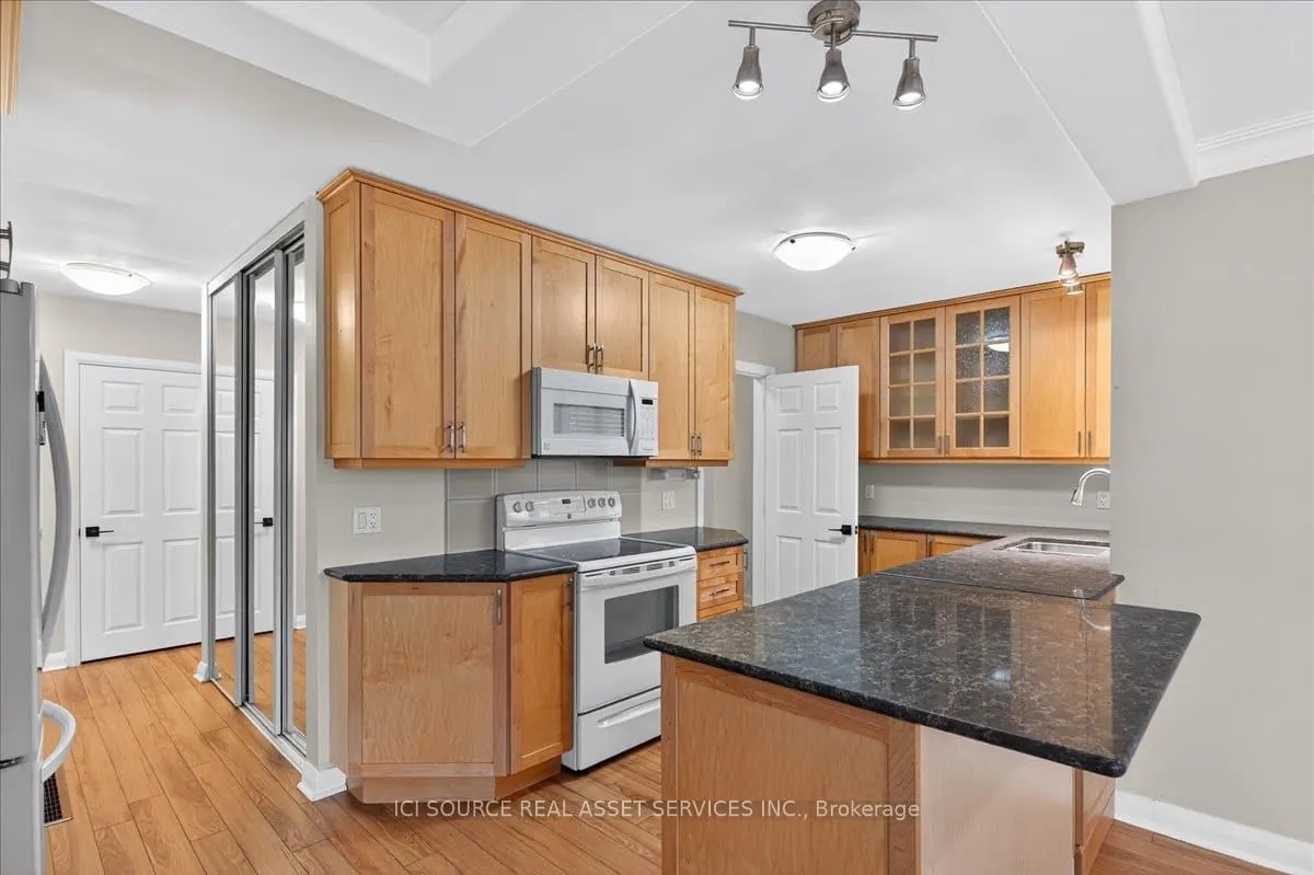 223 Mississaga Street W