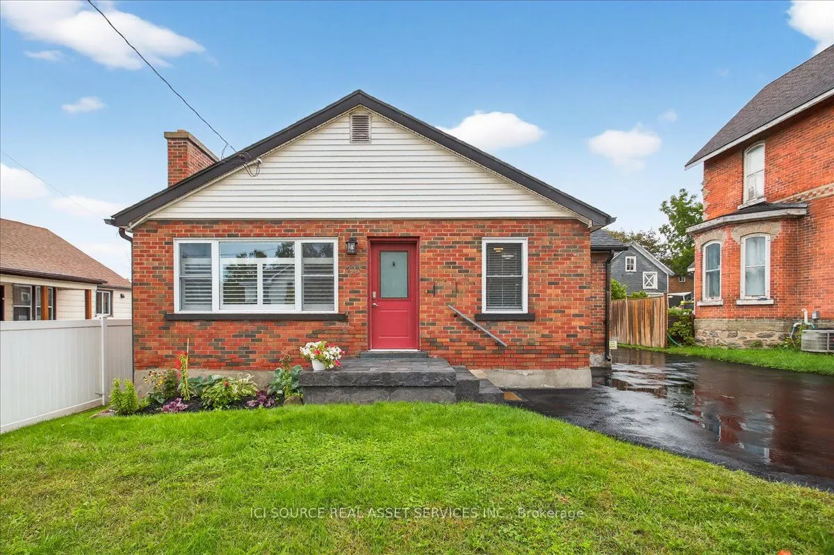223 Mississaga Street W