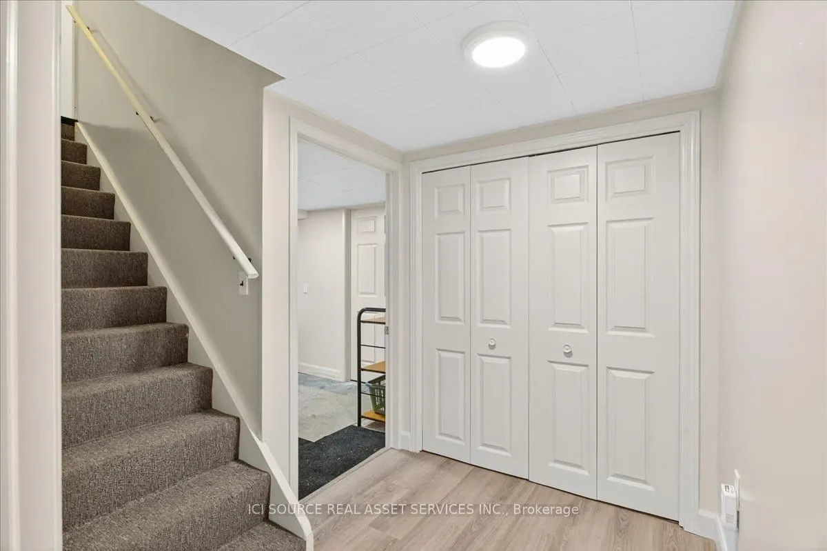 223 Mississaga Street W