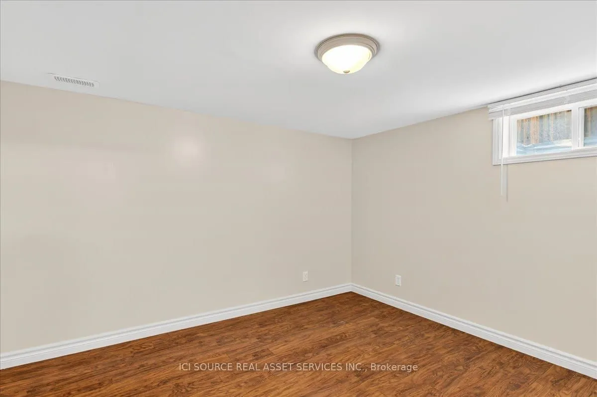 223 Mississaga Street W
