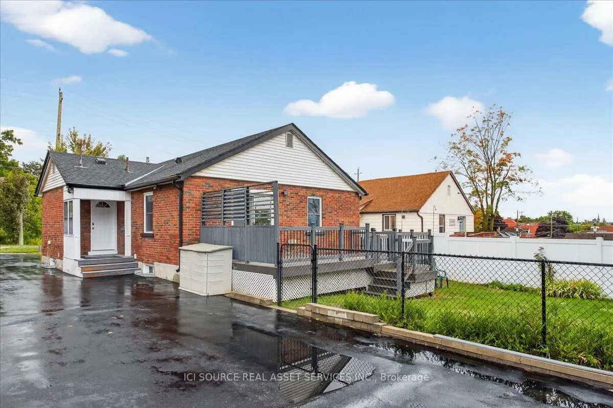 223 Mississaga Street W
