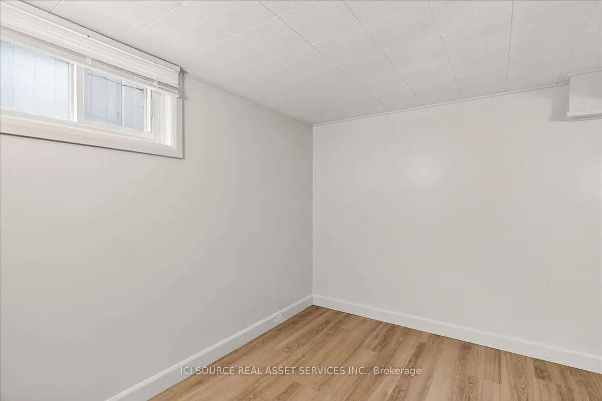 223 Mississaga Street W