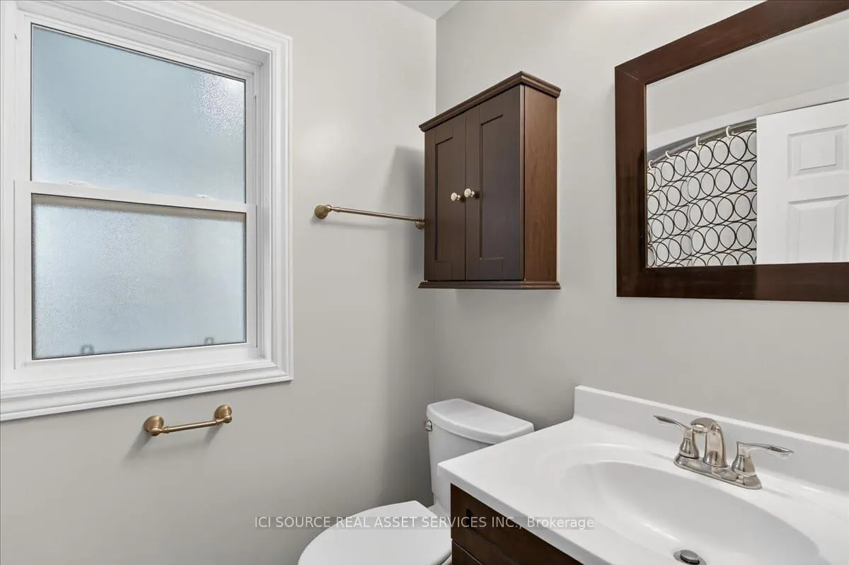 223 Mississaga Street W