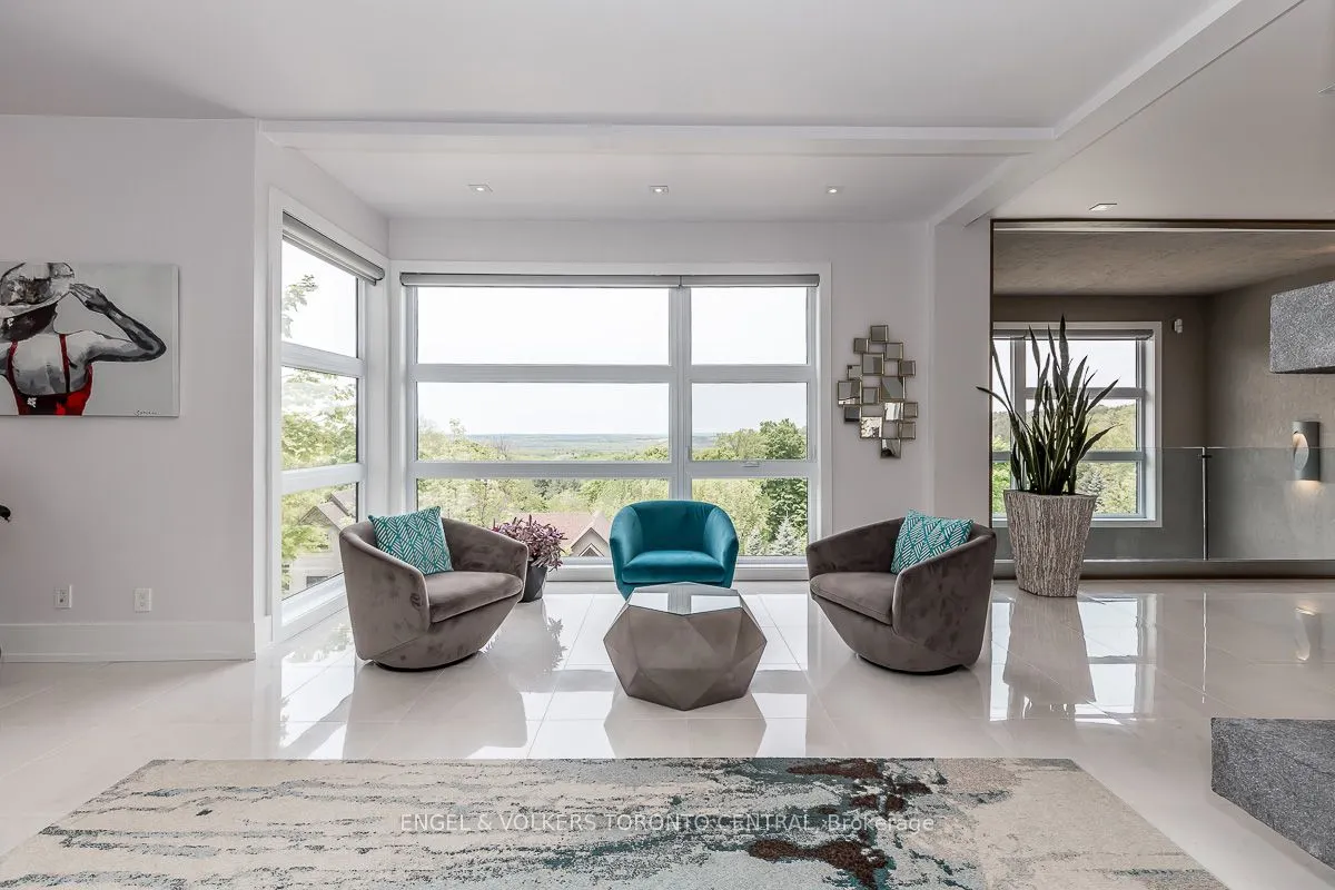 16 Valleycrest Drive