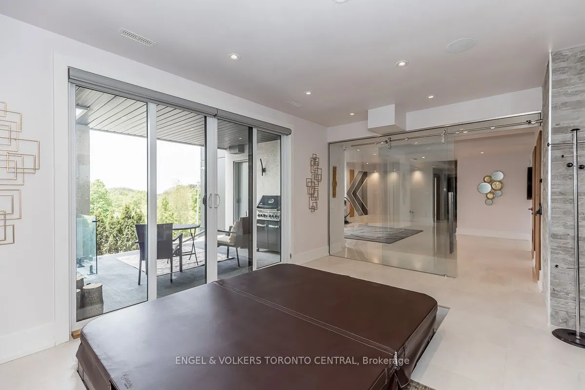 16 Valleycrest Drive
