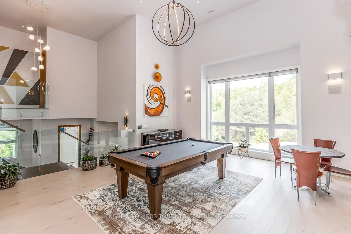 16 Valleycrest Drive