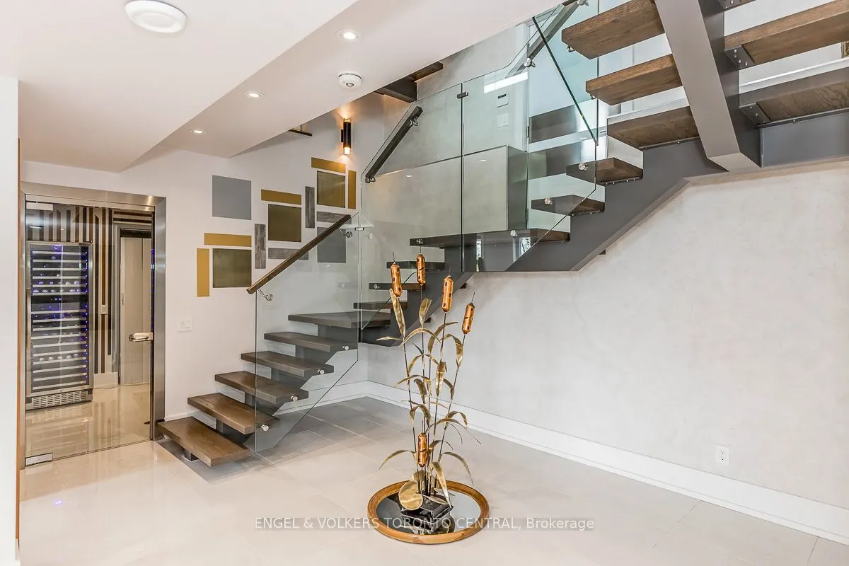 16 Valleycrest Drive